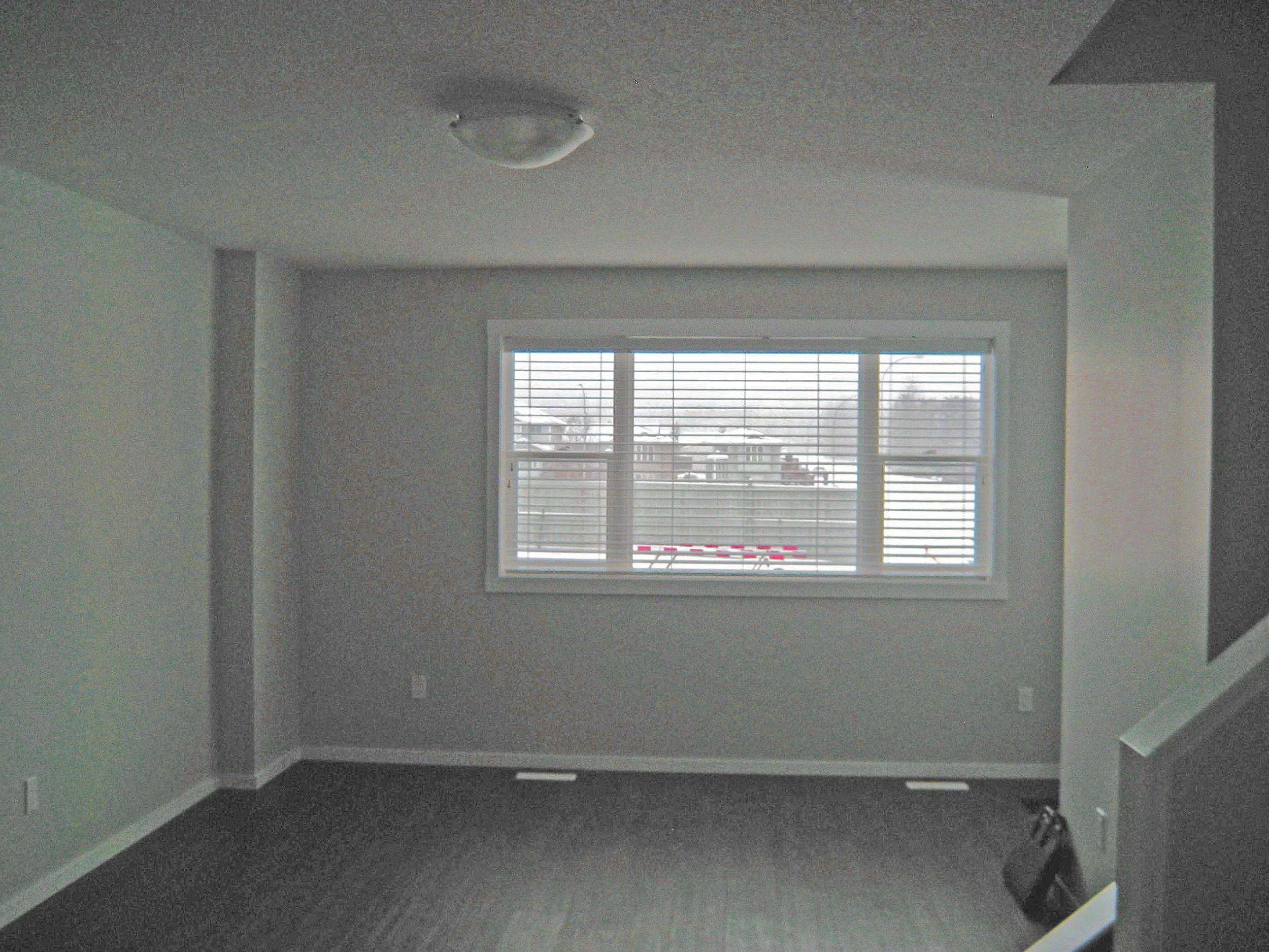 Living room to front