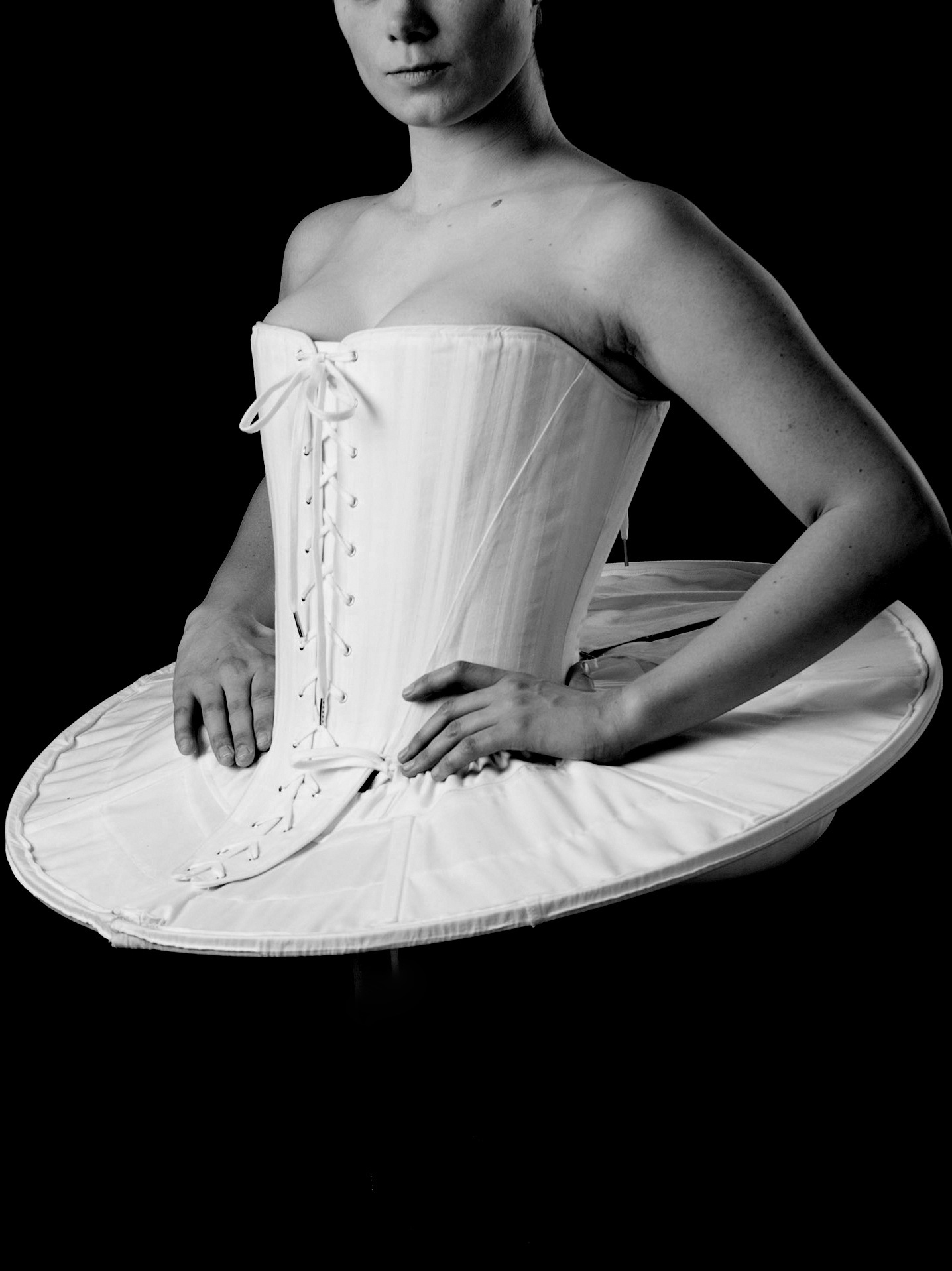 Period Corsets Drum Farthingale 43 side.jpg