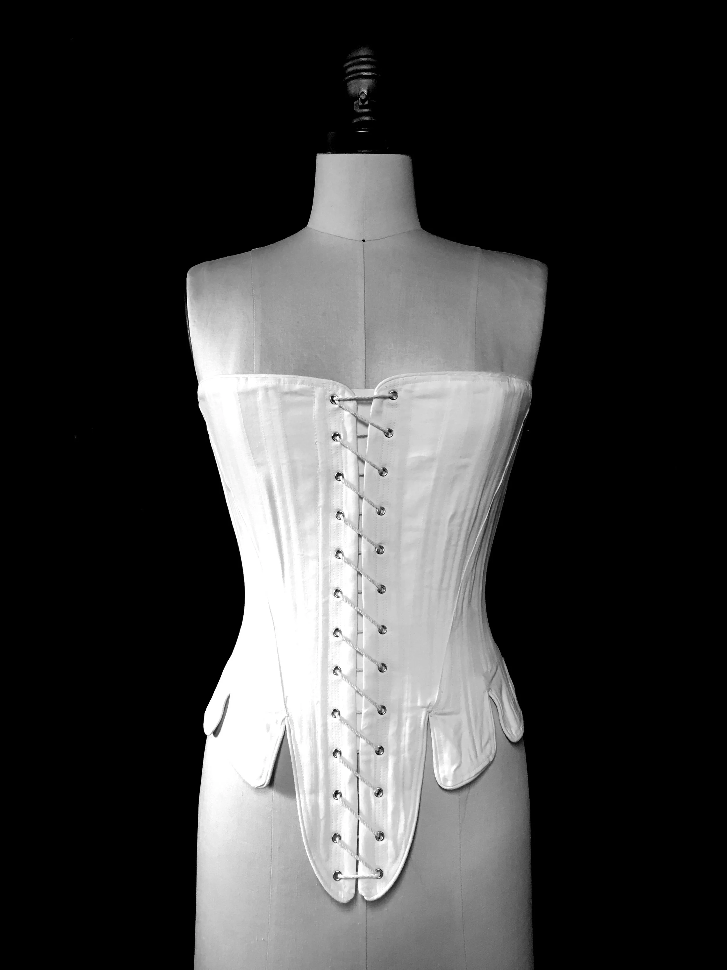 Period Corsets Elizabeth_4785-001.JPG