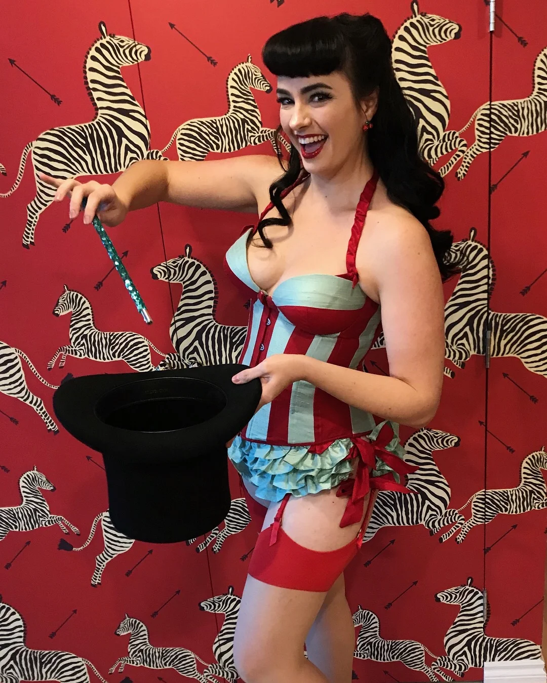  Bespoke cupped corset for burlesque star Harlot O’Hara 