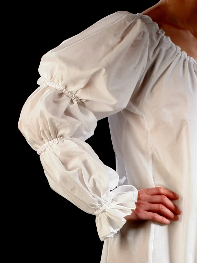 Chemise Romantic garters close.jpg