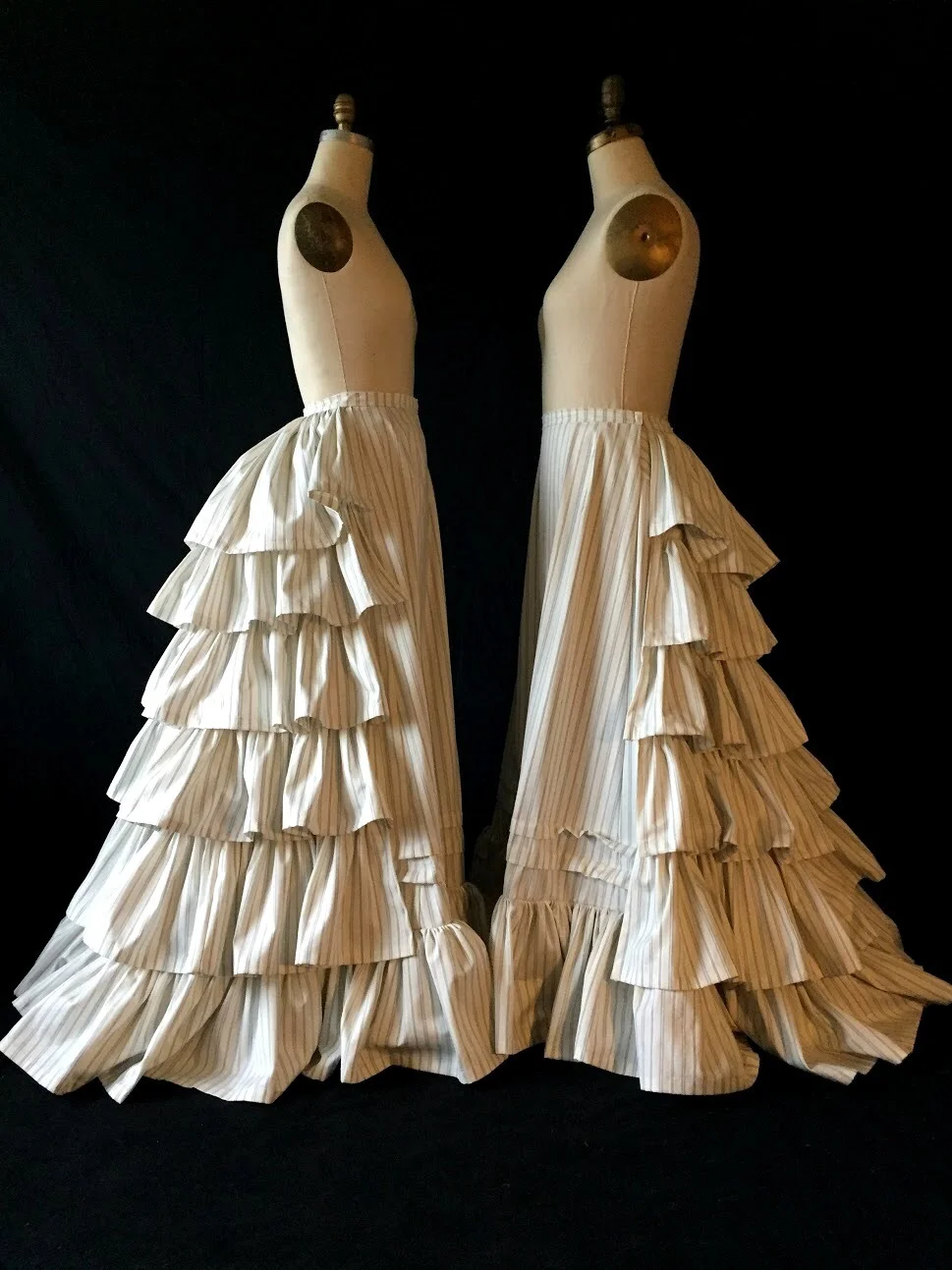  bustle vs. no bustle 