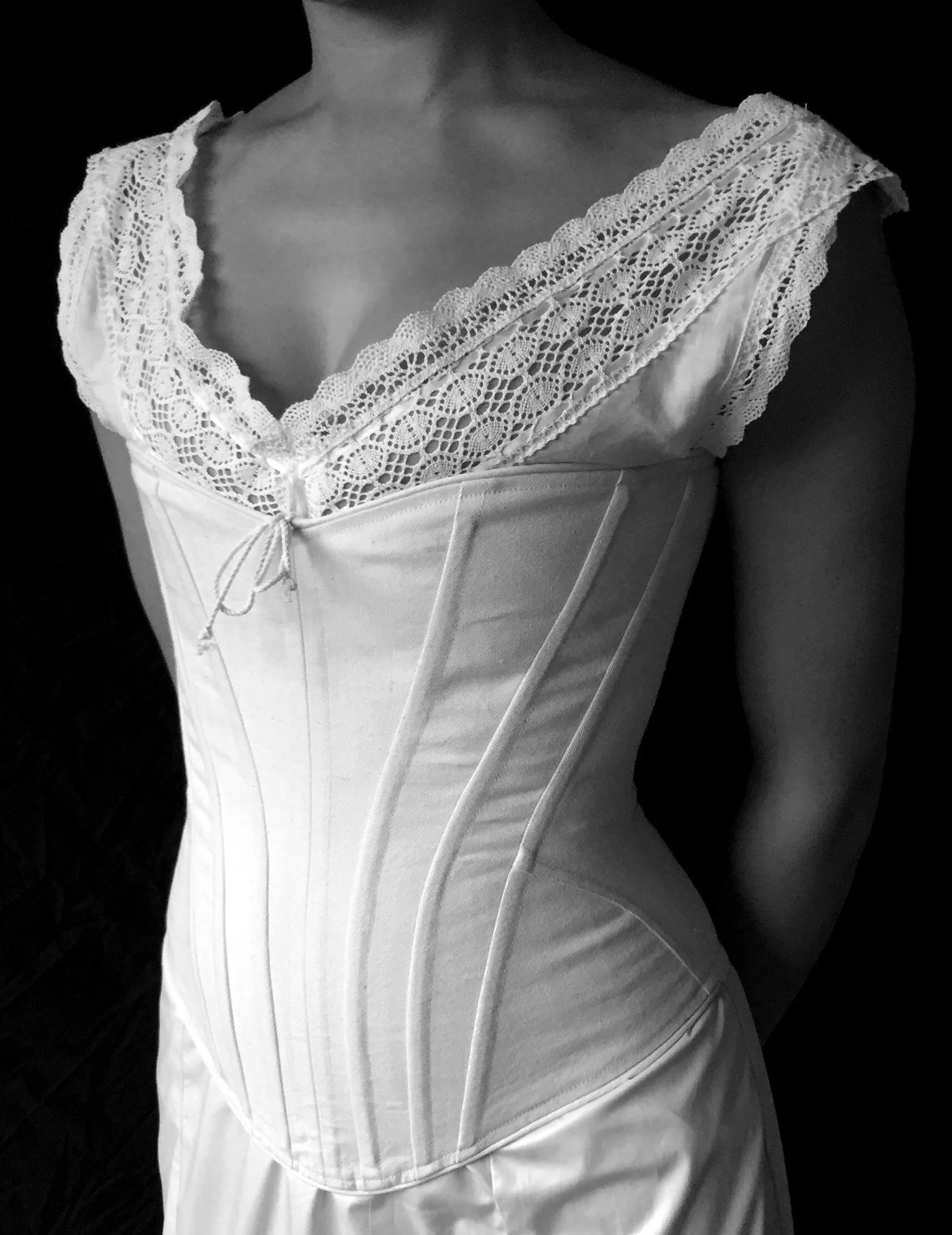 Chemise V-Neck Mae side.JPG