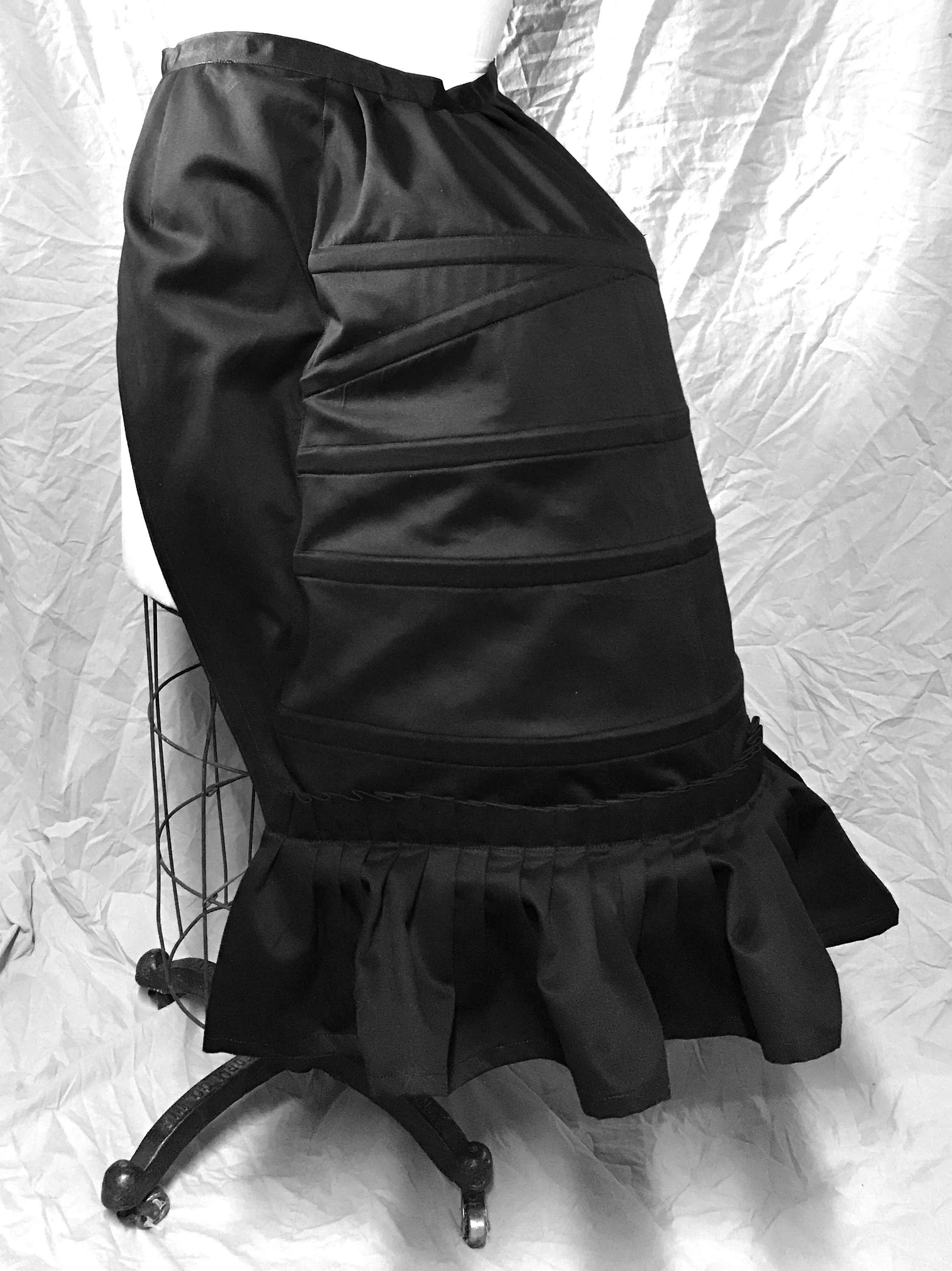 black bustle.JPG