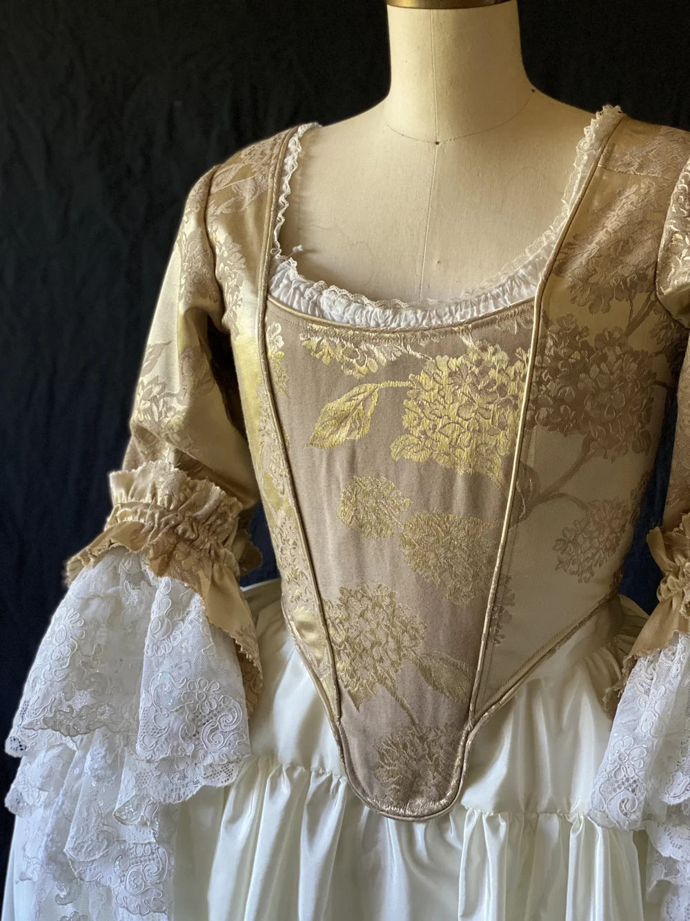18th Century Costume- Robe A La franaise- Simple  Period Corsets