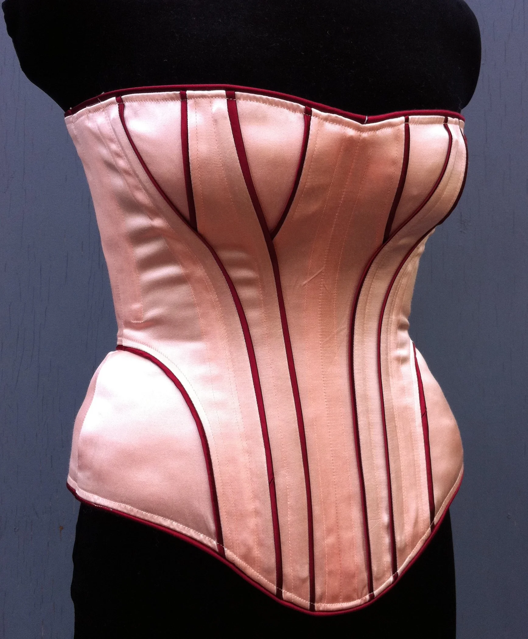 Period Corsets Theodora vertical piping.JPG