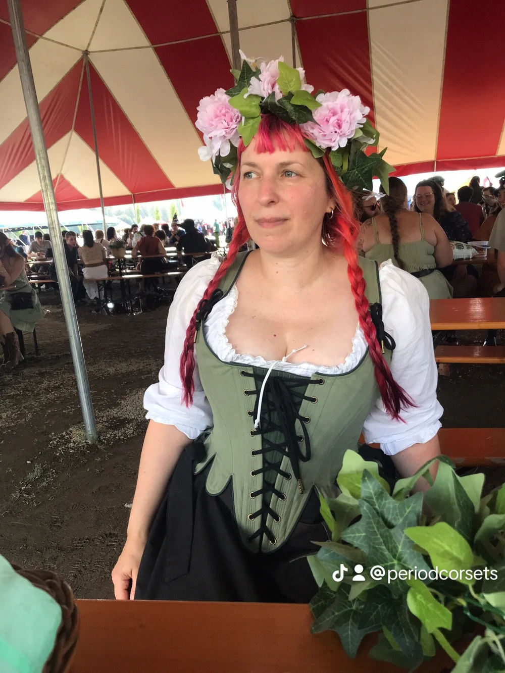 Corpetto rinascimentale fatto a mano: corsetto rosso bordeaux e oro Ren Fair - Italia