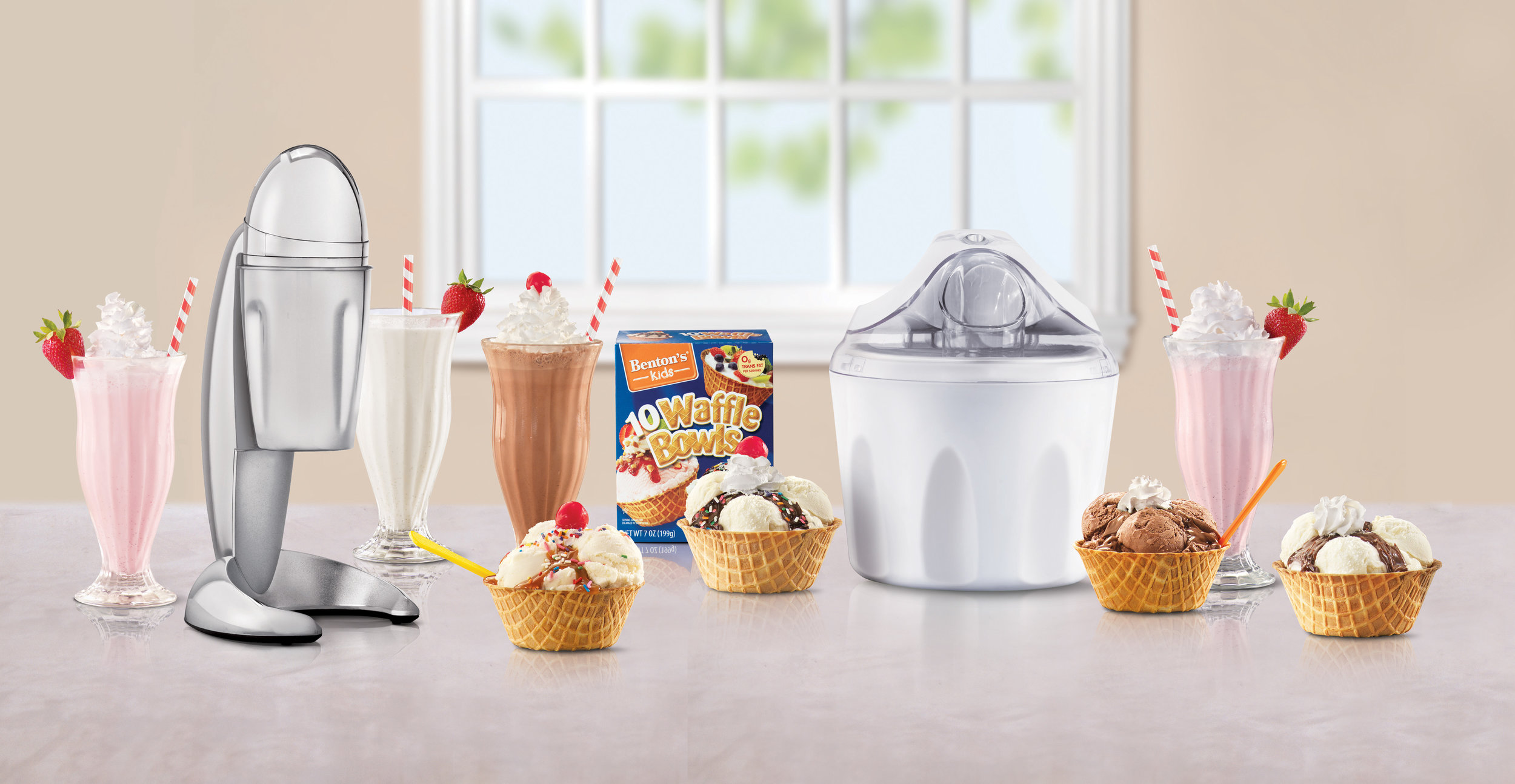 060111_6139_6136_CRF_IceCreamMaker_MilkshakeMaker_Hero.jpg