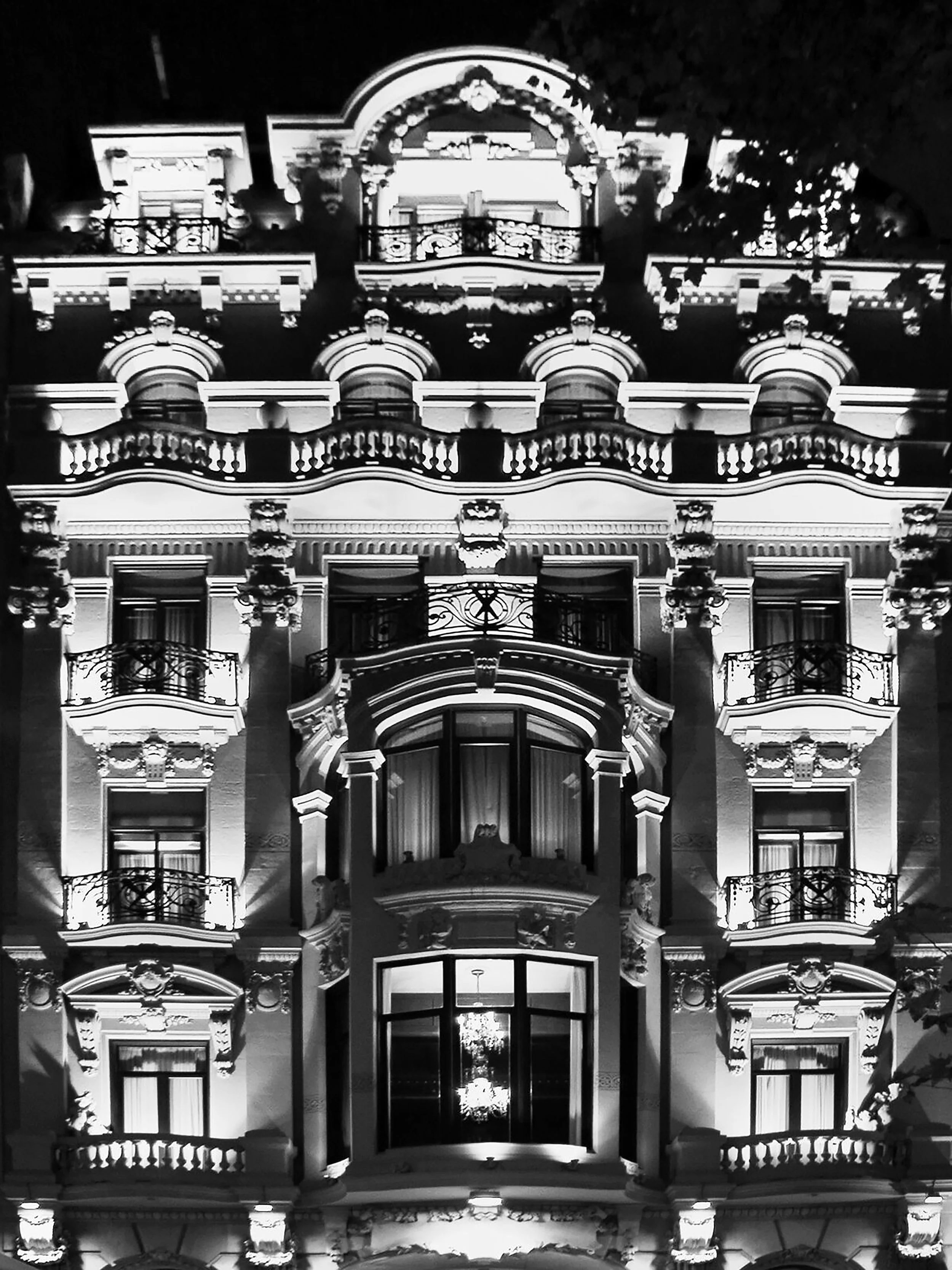 Black and White Exterior, Apartment Building, Barcelona, Spain 2003 (Black &amp; White 15)