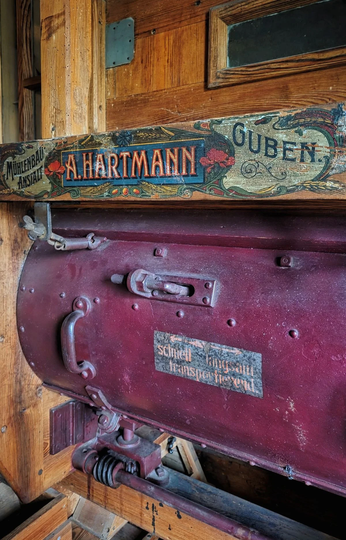 Ausflugsziel Brandenburg - Mühle Straupitz - Mahlwalze in Mühle