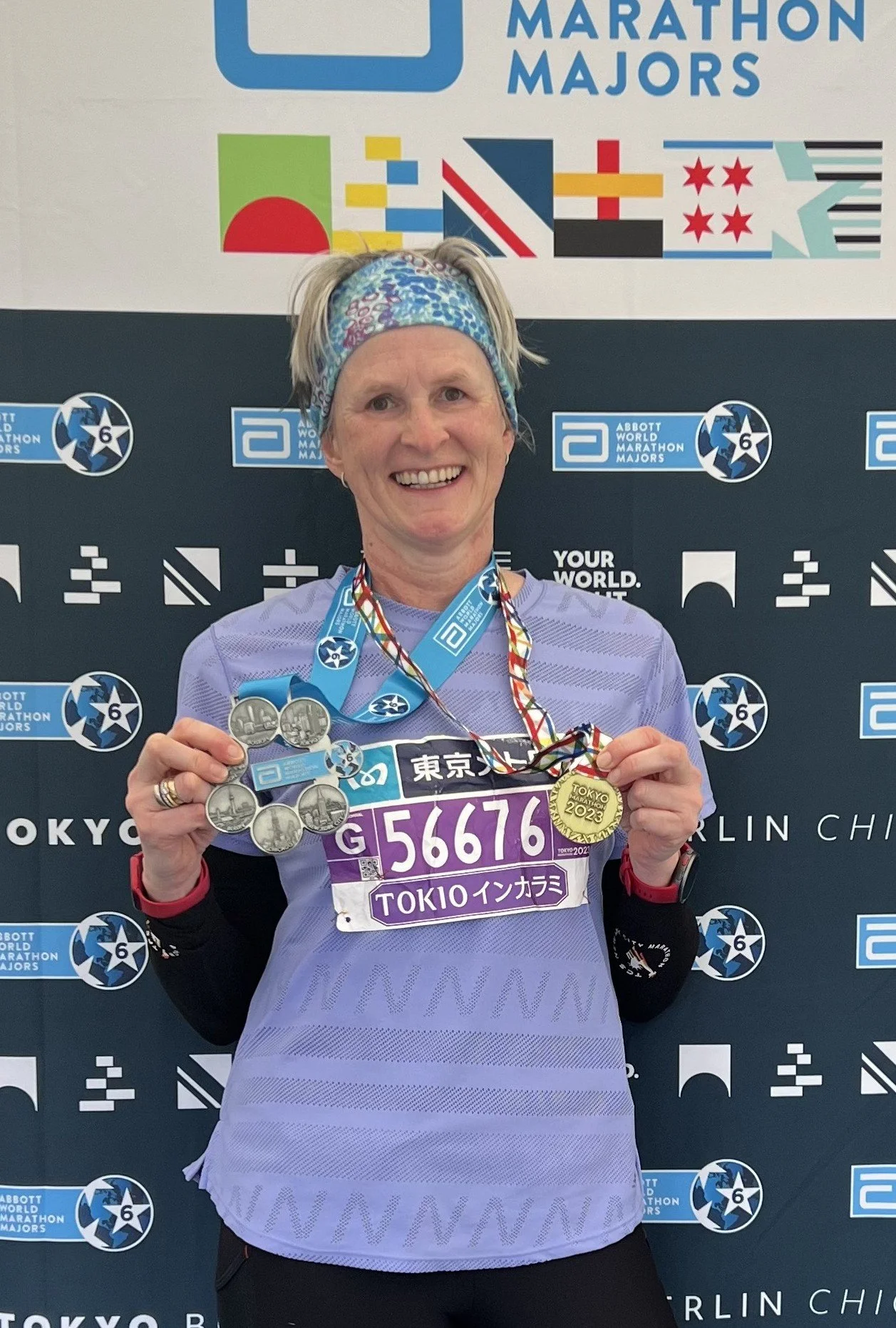 Ehrenamt für Senioren Berlin - Gesa mit der 6er Medaille vom Marathon Majors