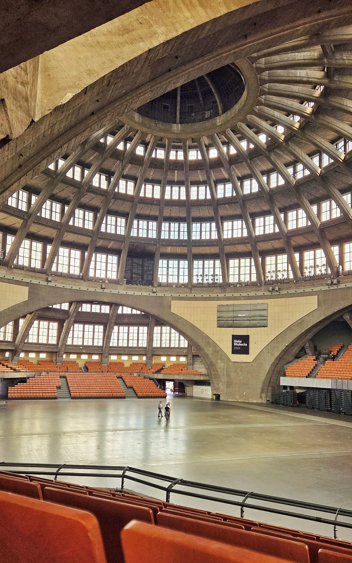 Jahrhunderthalle Breslau von innen - Reiseblog Polen