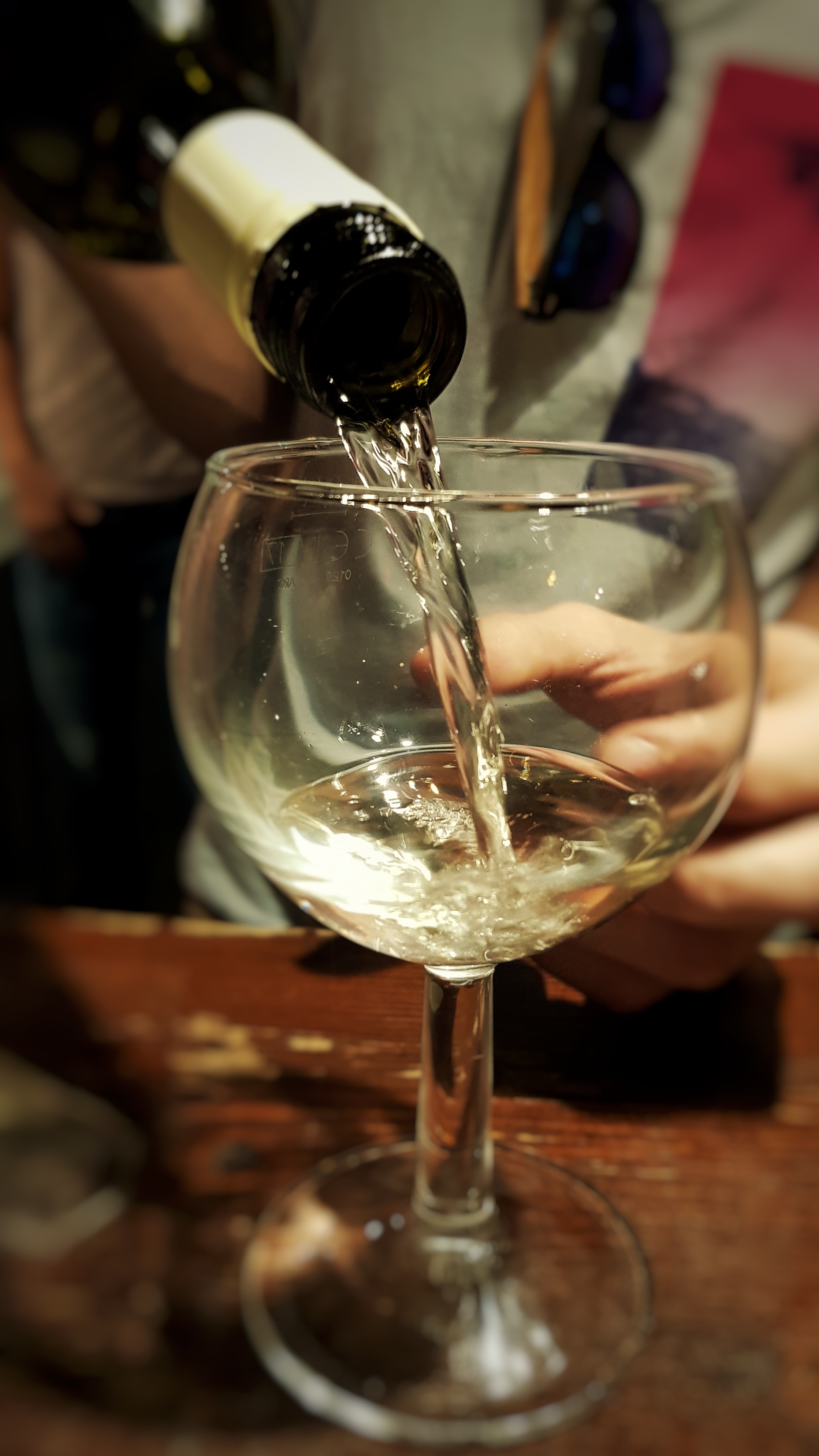 Glas Wein am Rüdesheimer Platz.jpeg