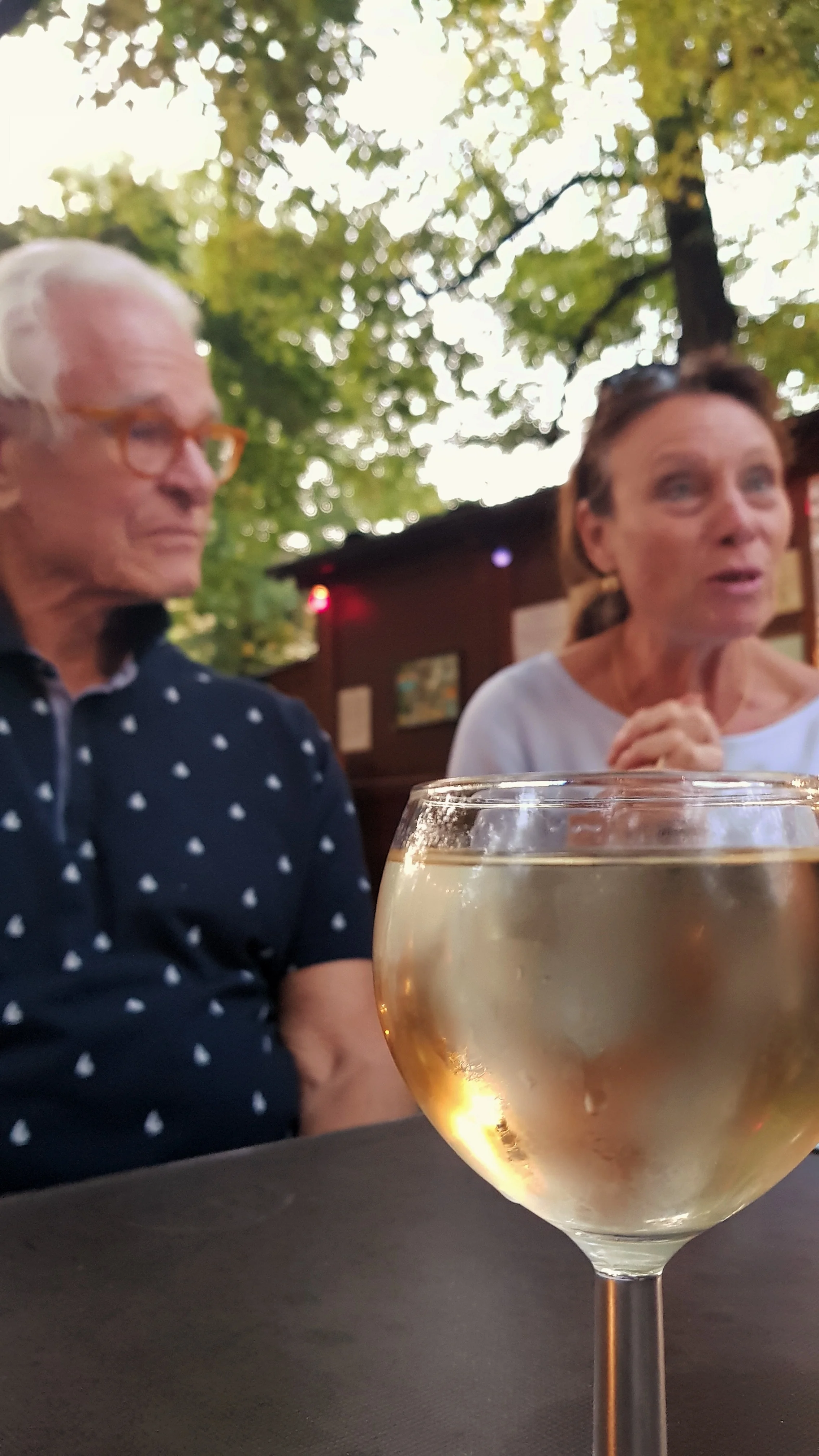 Weinbrunnen am Rüdesheimer Platz.jpeg