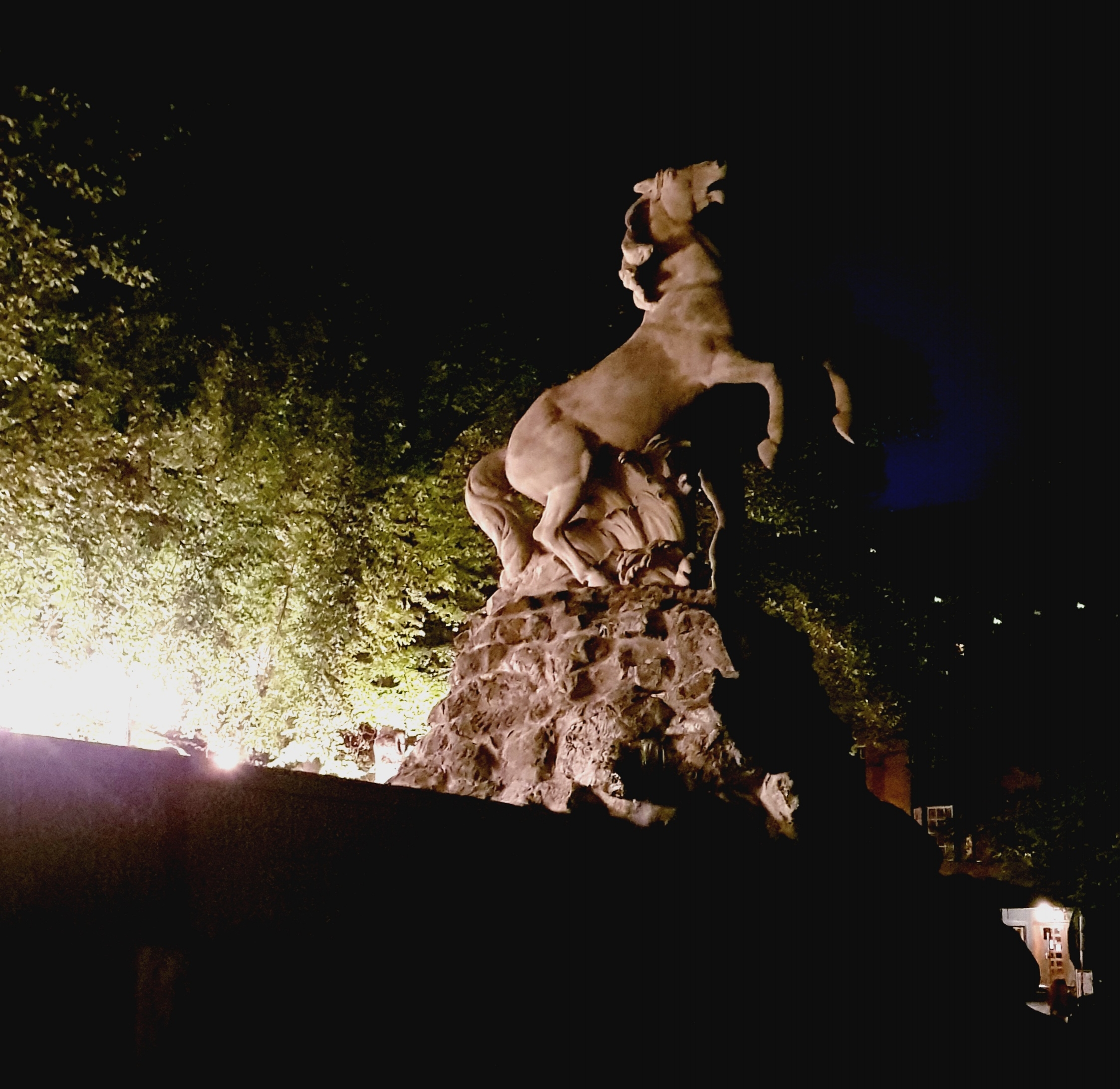 Siegfried der Rosslenker am Rüdesheimer Platz.jpeg