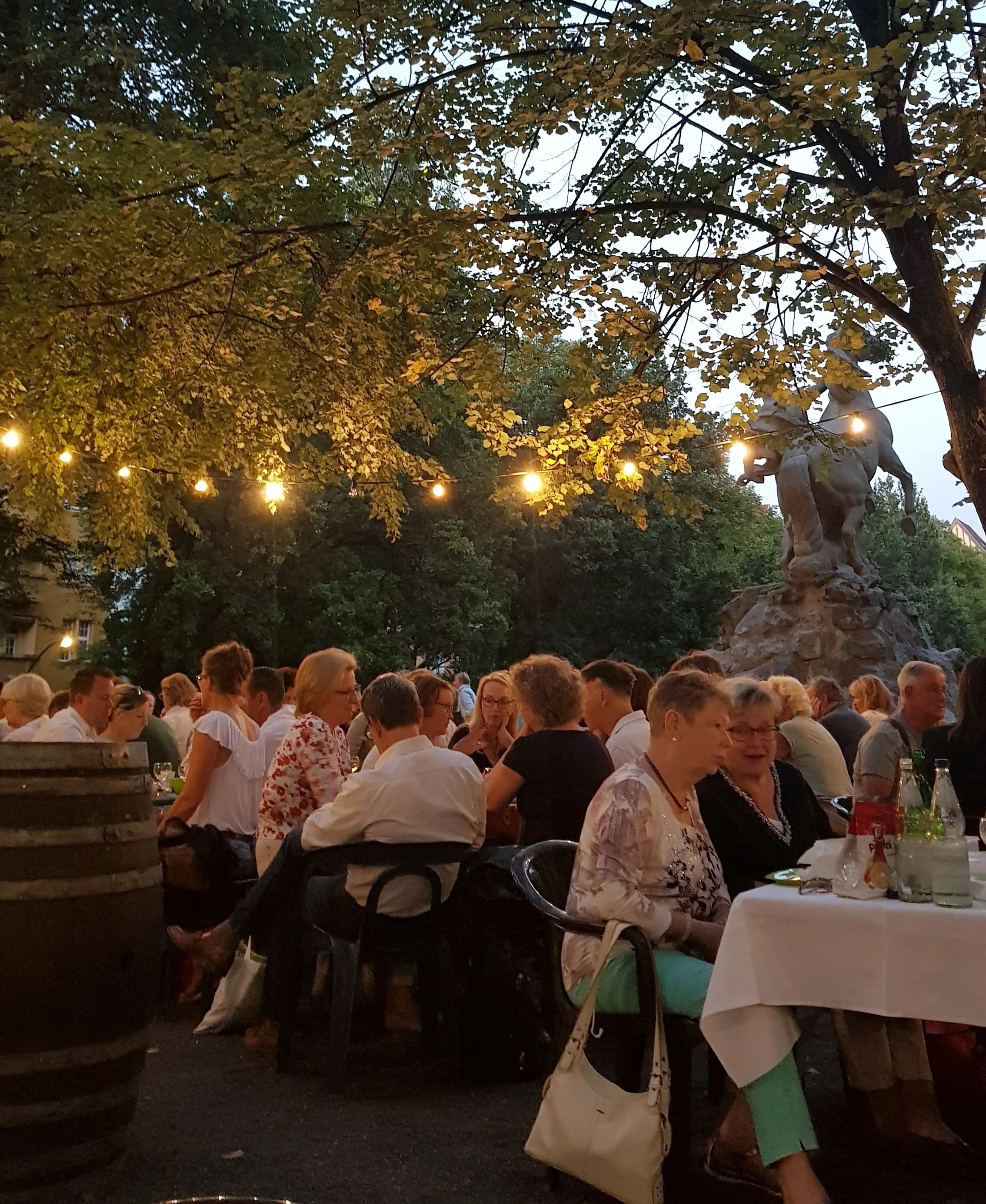 Tafeln am Rheingau Weinbrunnen.jpeg