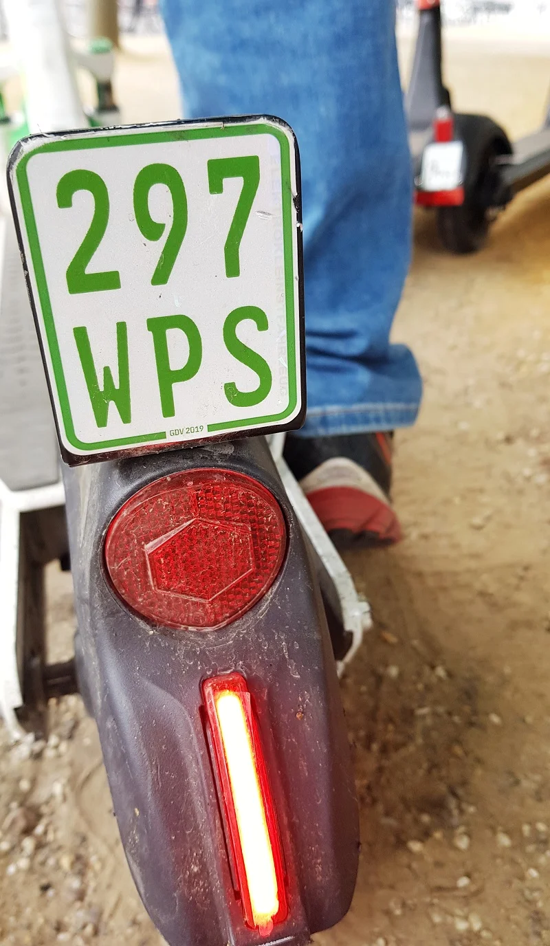 E-Scooter Kennzeichen.jpg