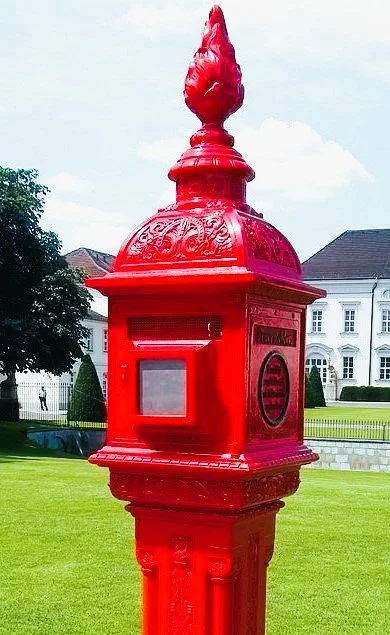 Berliner Brückengeschichten, Feuermelder vor dem Schloss Bellevue