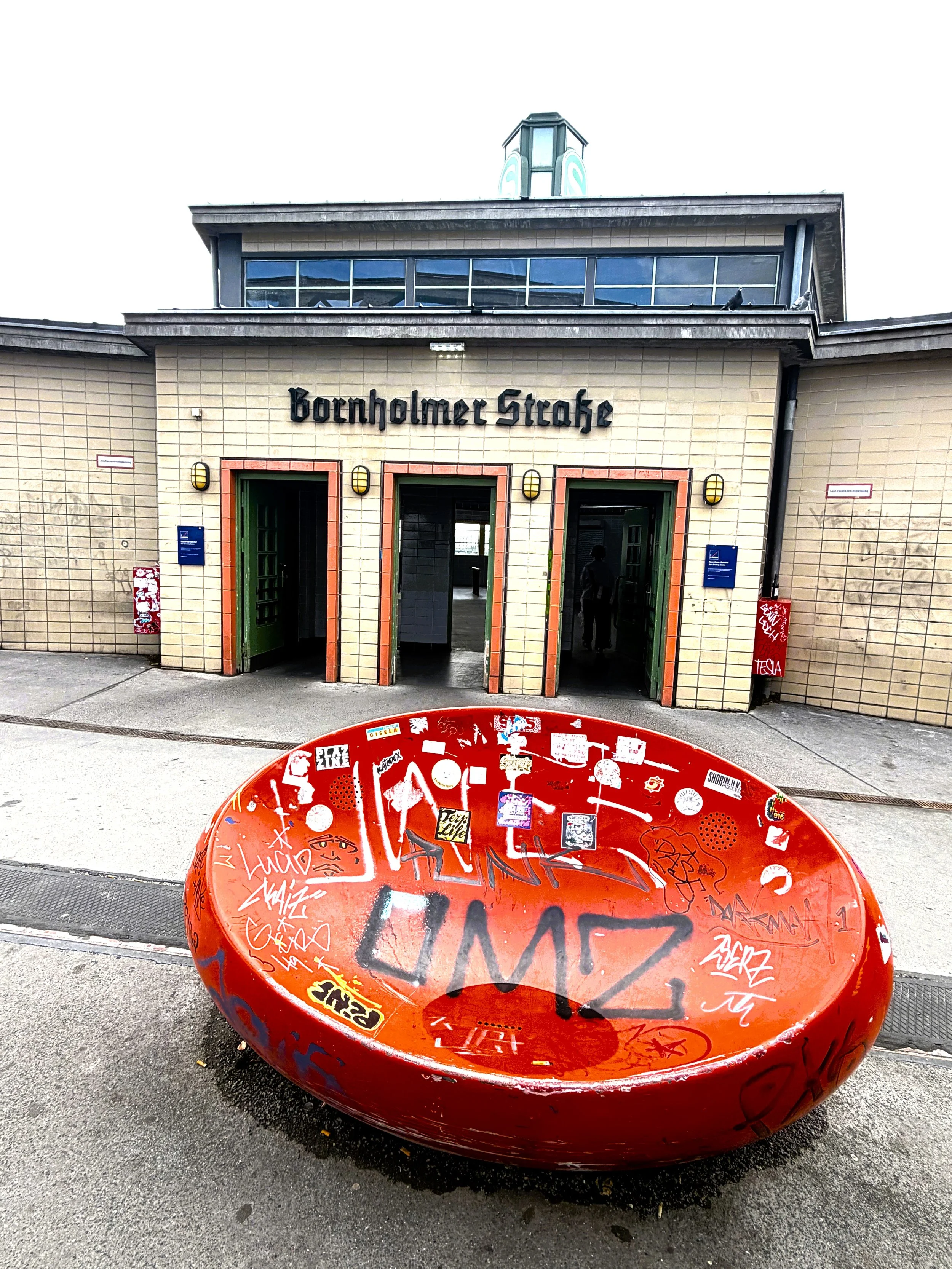 Berliner Bezirke mit dem Fahrrad erkunden, Eingang S-Bhf. Bornholmer Brücke