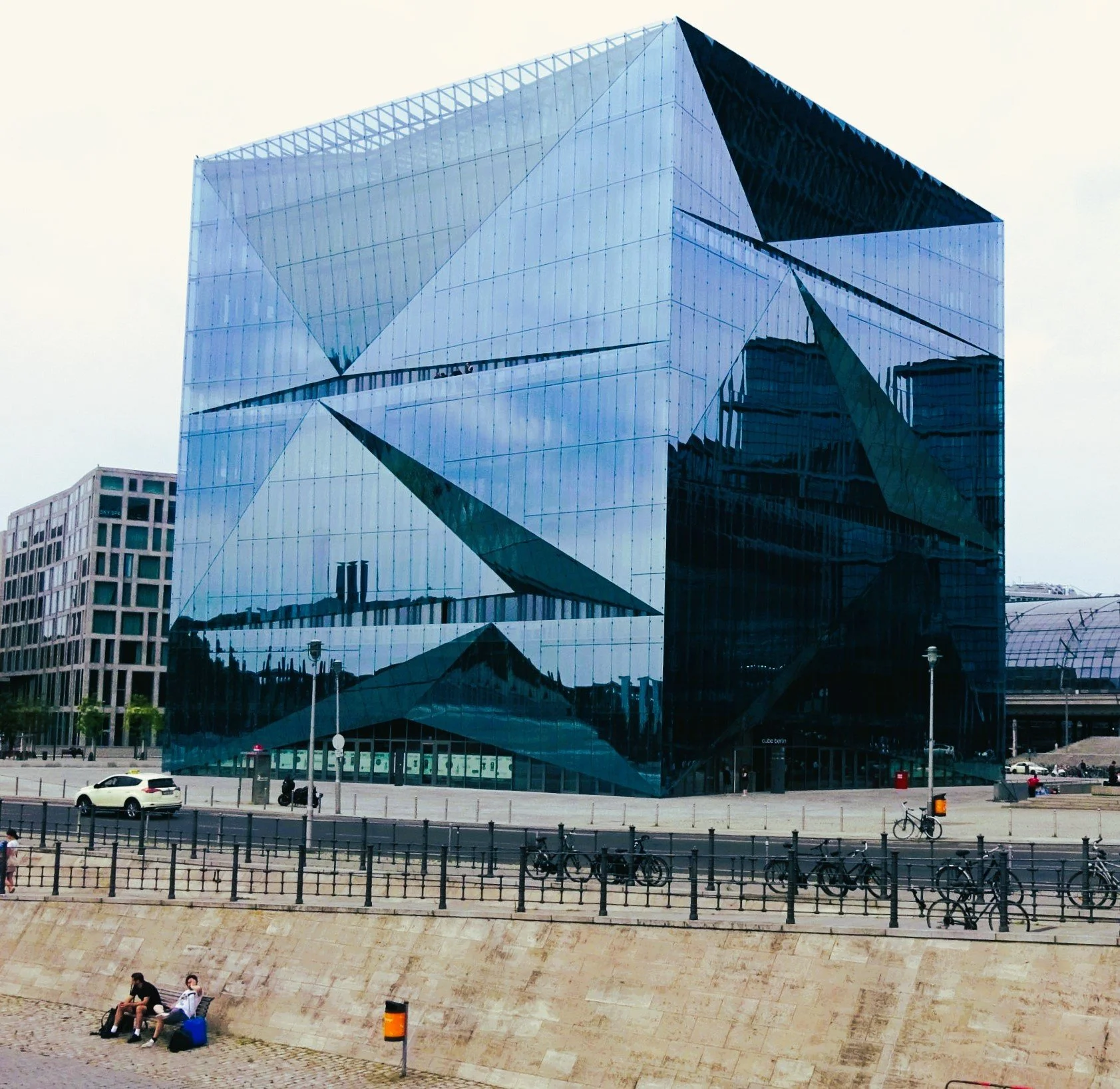Berliner Brückengeschichten, Cube Berlin am Hauptbahnhof
