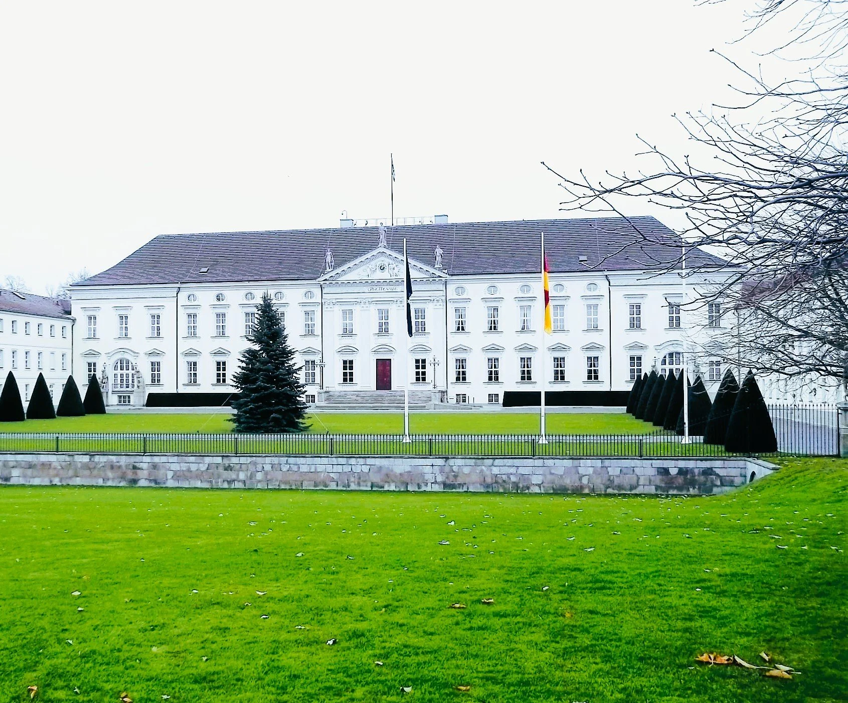 Berliner Brückengeschichten, Schloss Bellevue