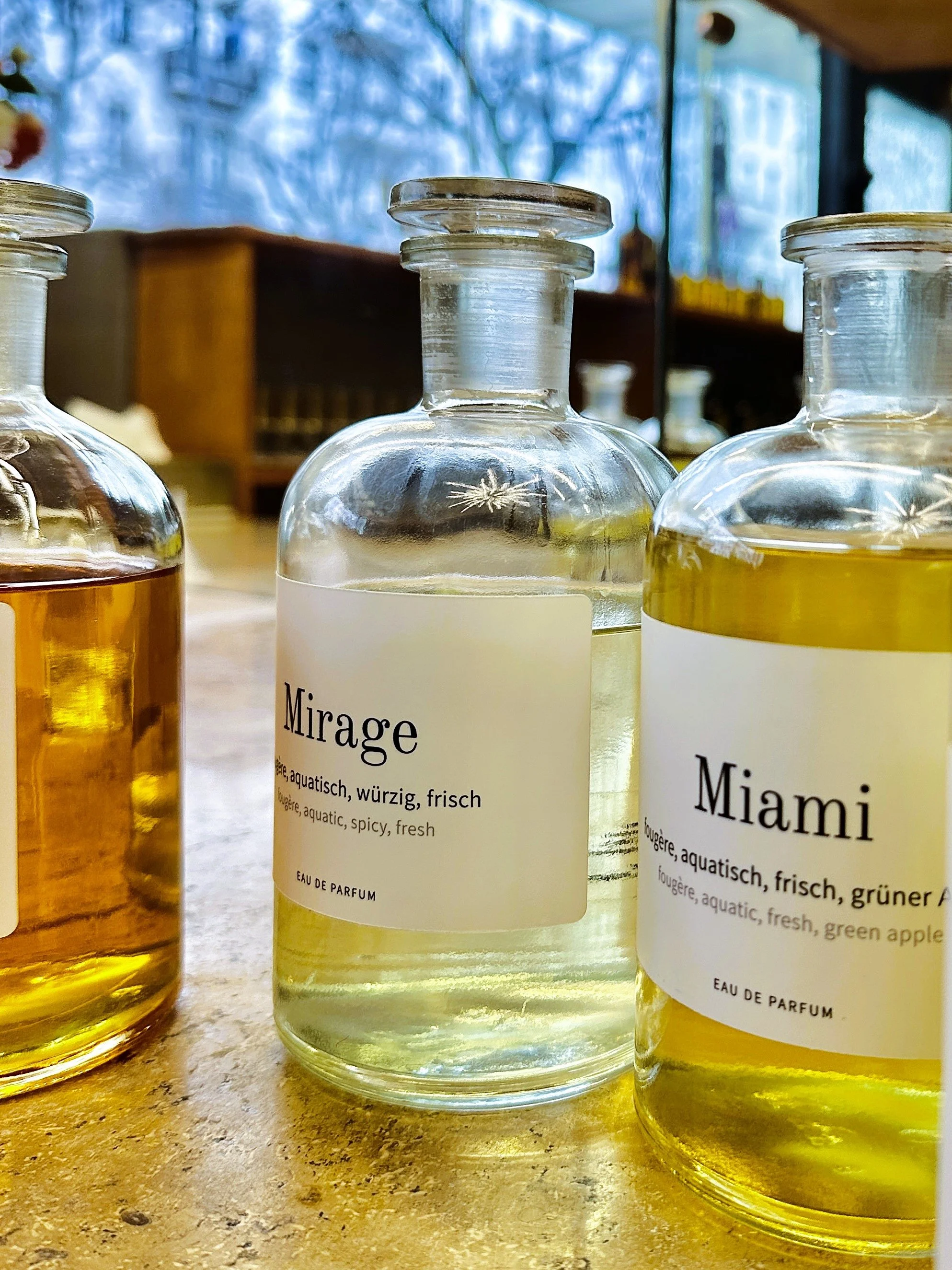 Mein Parfum von Harry Lehmann, zwei Parfumflaschen