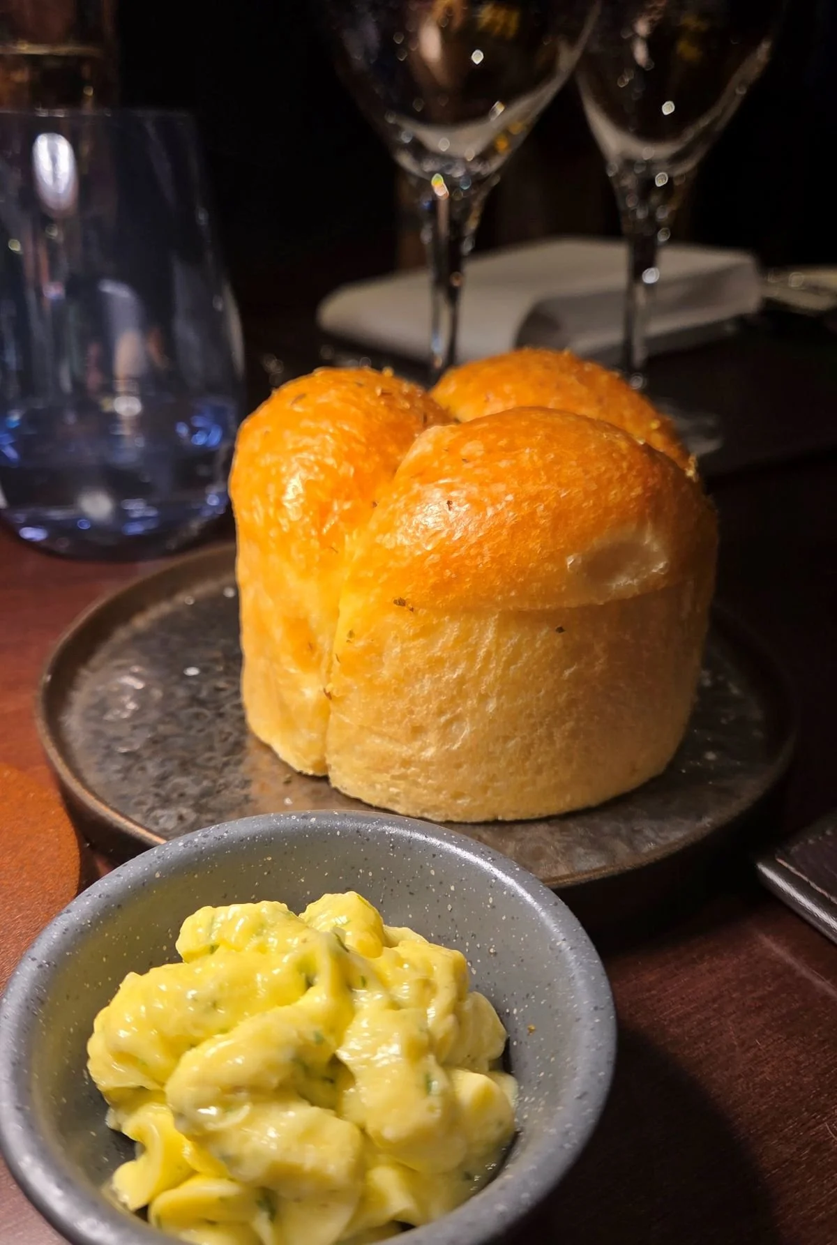 Brioche mit Kräuterbutter - Morgenpost-Menü März 2026 - JW Steakhouse