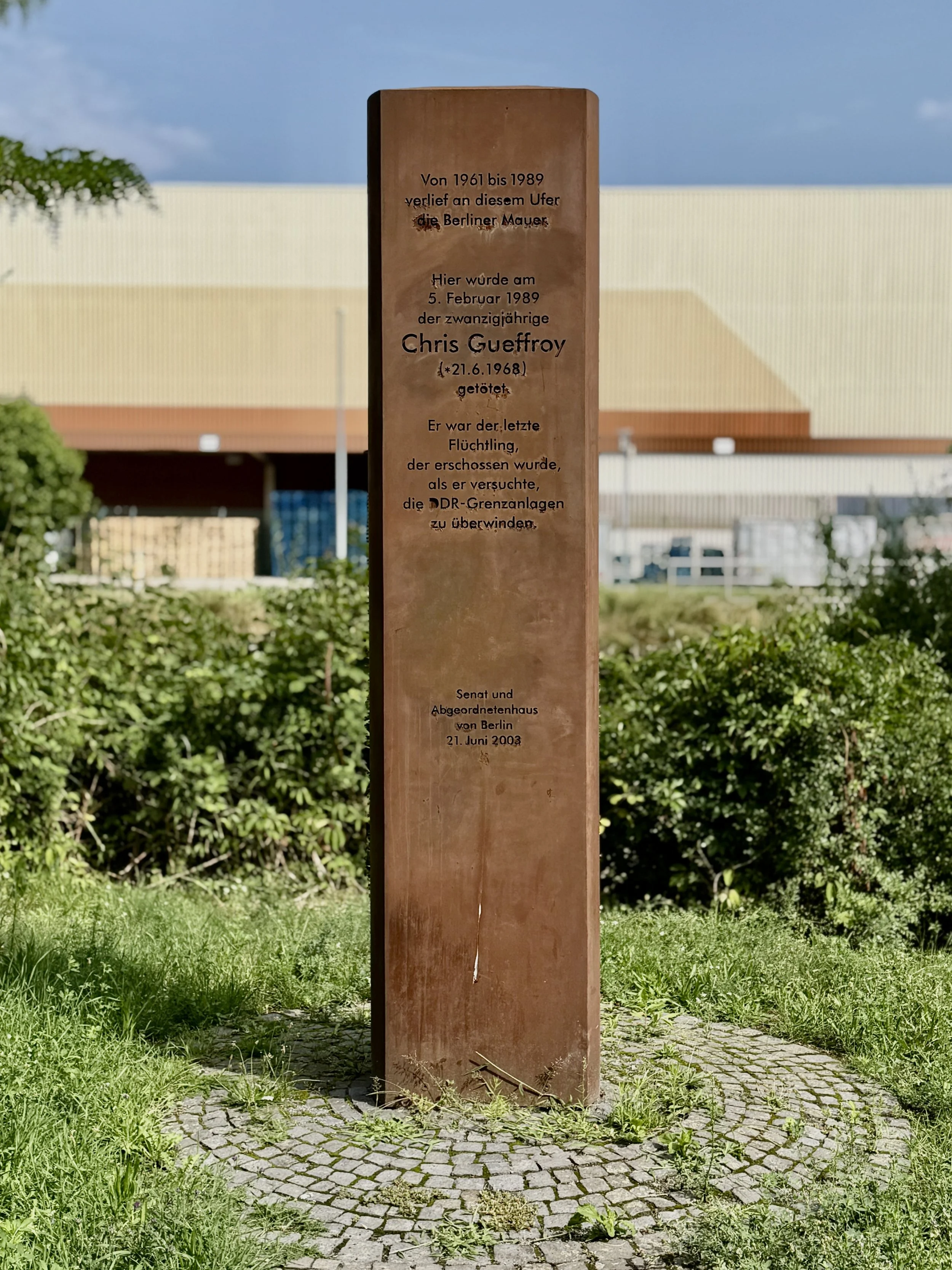 Berliner Mauerweg mit dem Fahrrad, Erinnerungsstele des Chris Gueffroy