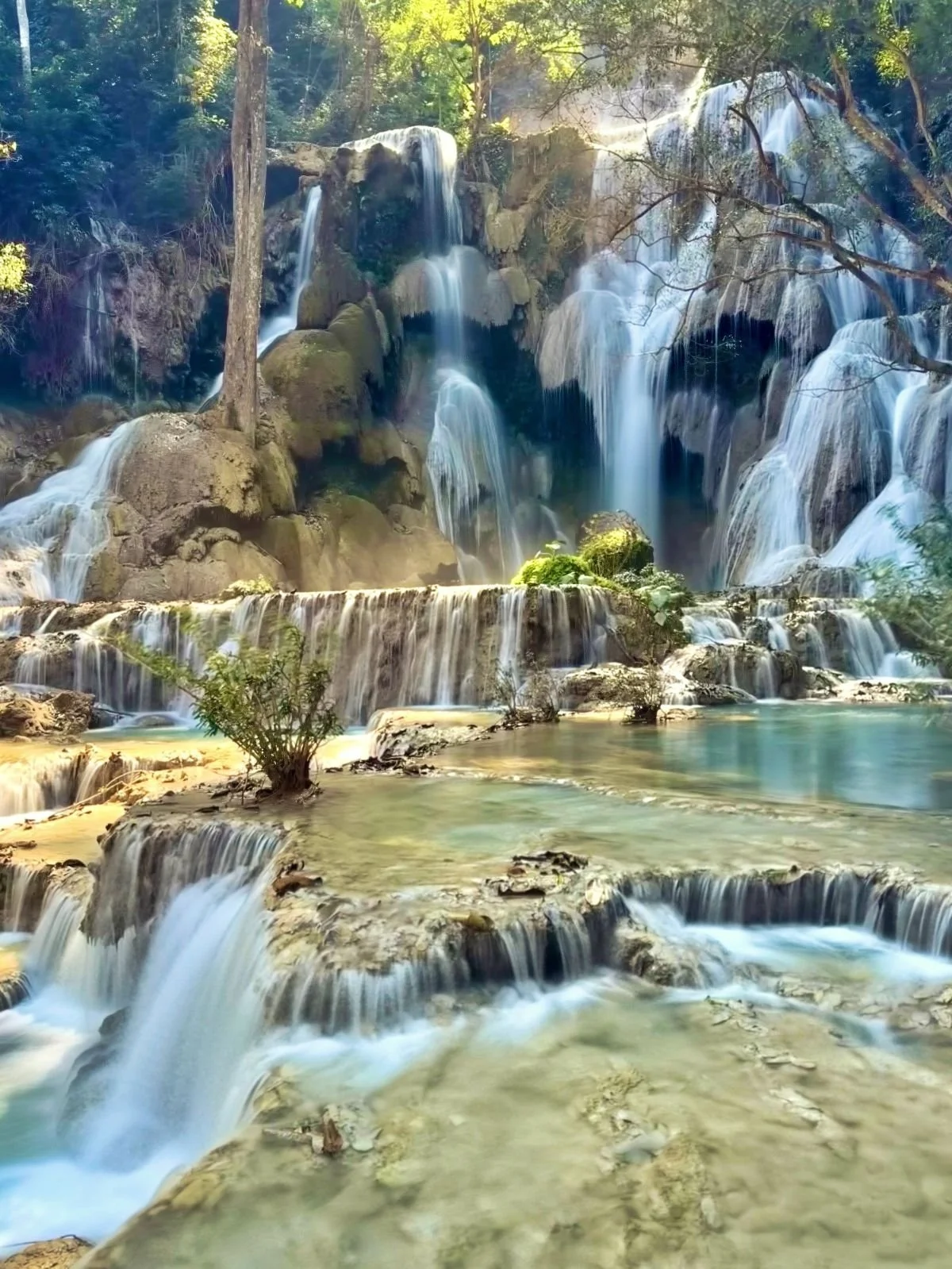 Laos - Rundreise auf eigene Faust - Kuang Xi Wasserfall mit mehreren Kaskaden bei Luang Prabang