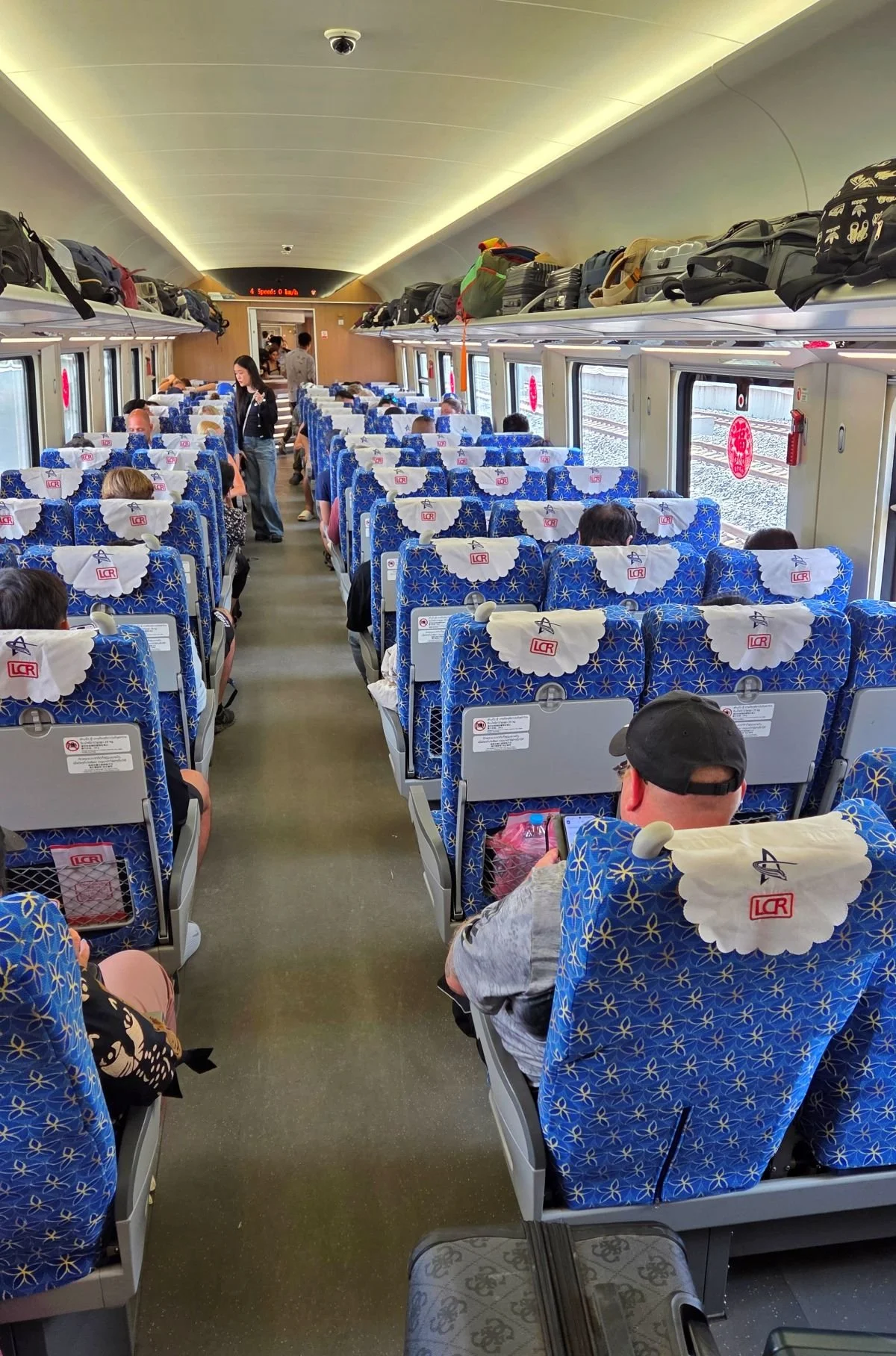 Laos - Rundreise auf eigene Faust - Zugabteil des Schnellzuges in Laos