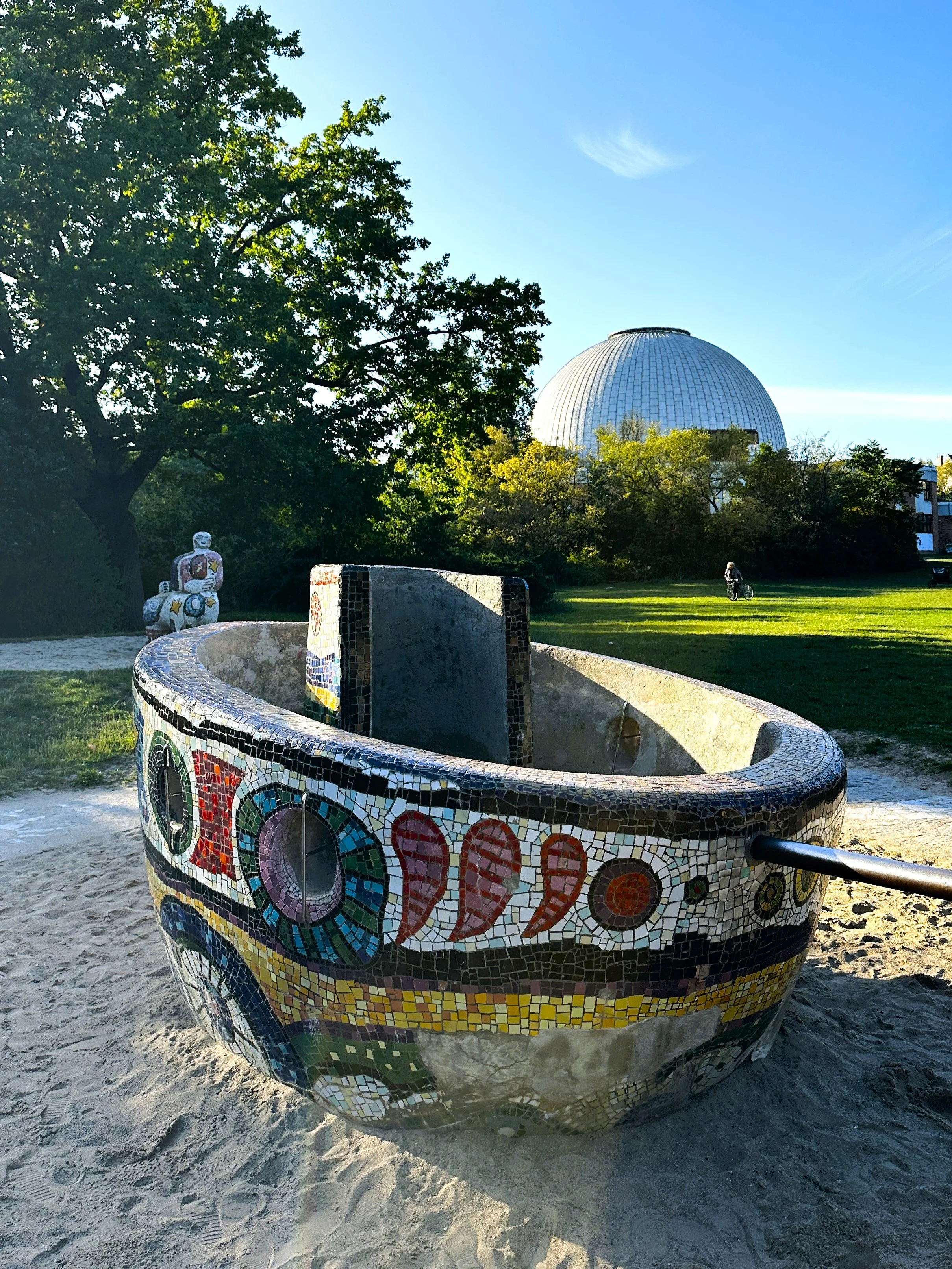 Berliner Bezirke mit dem Fahrrad erkunden, Zeiss Planetarium mit Spielplatz
