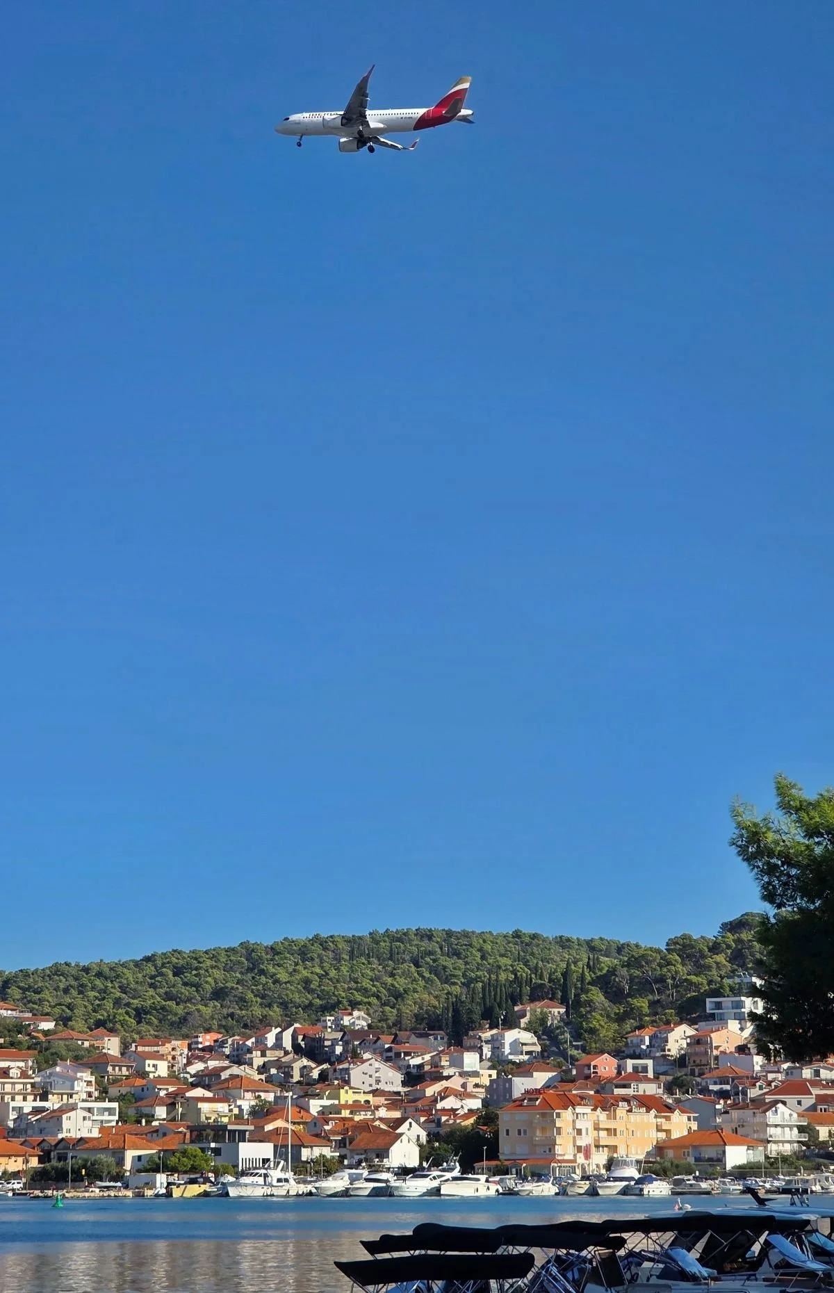Landendes Flugzeug über Trogir, Split-Reisebericht