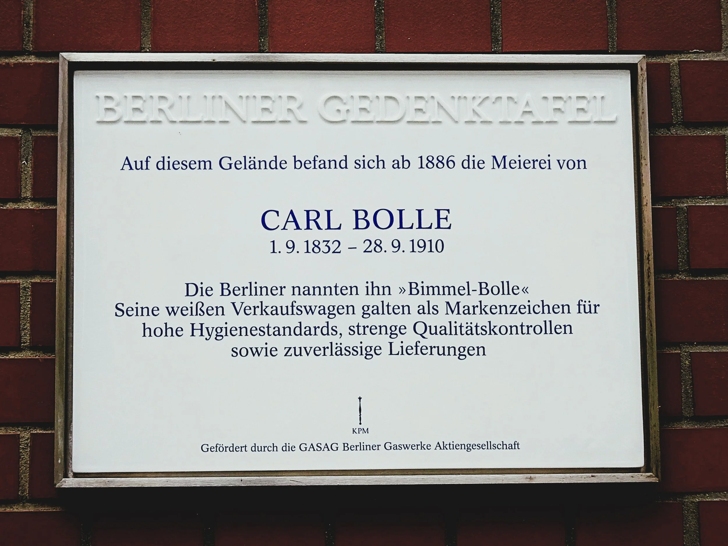 Berliner Brückengeschichten, Bolle Meierei Schild