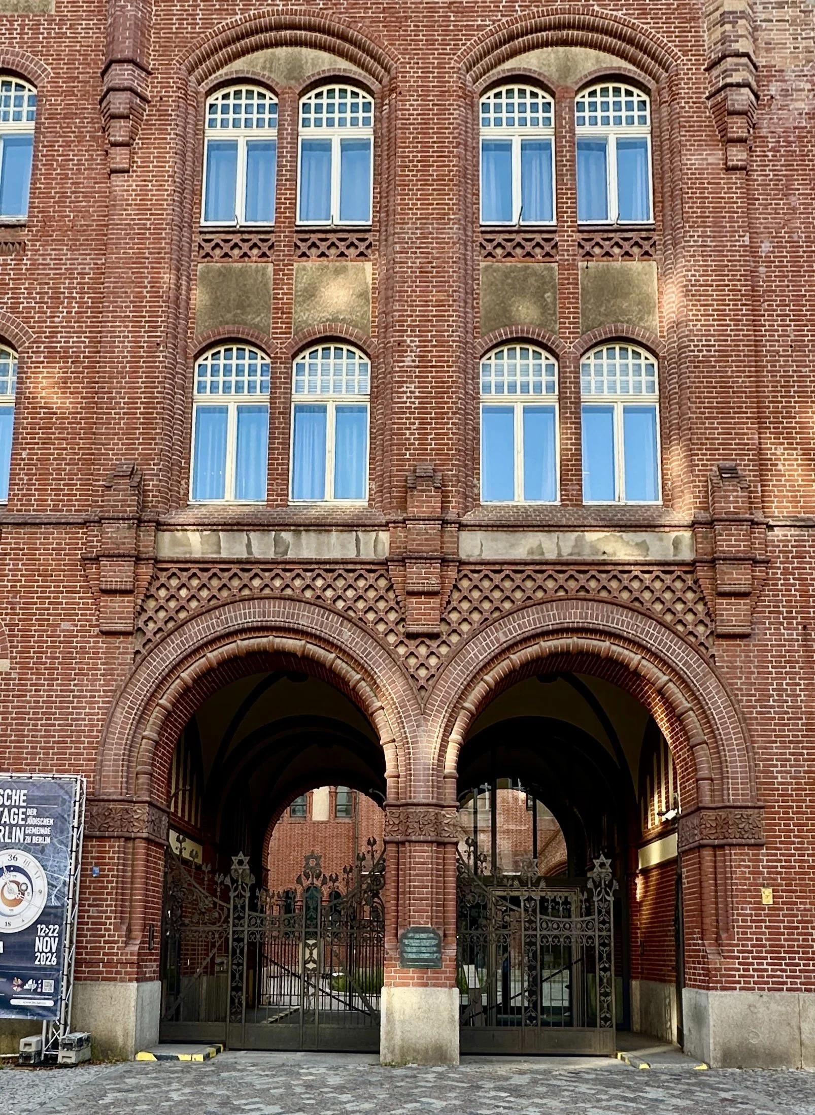 Berliner Bezirke mit dem Fahrrad erkunden, Synagoge Rykestraße