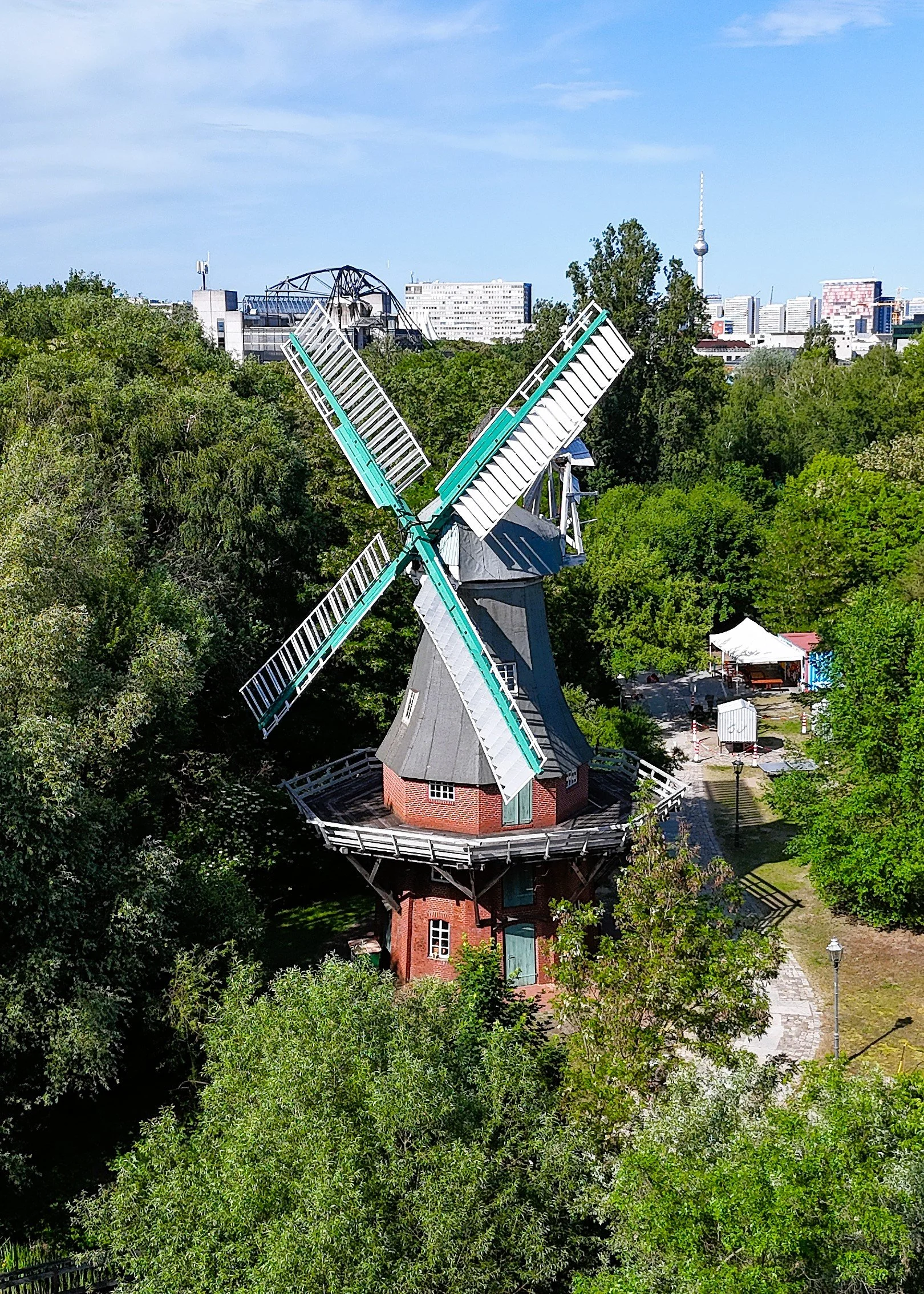 Auf dem Rad im Park am Gleisdreieck – die schönsten Parks in Berlin, Holländermühle von oben