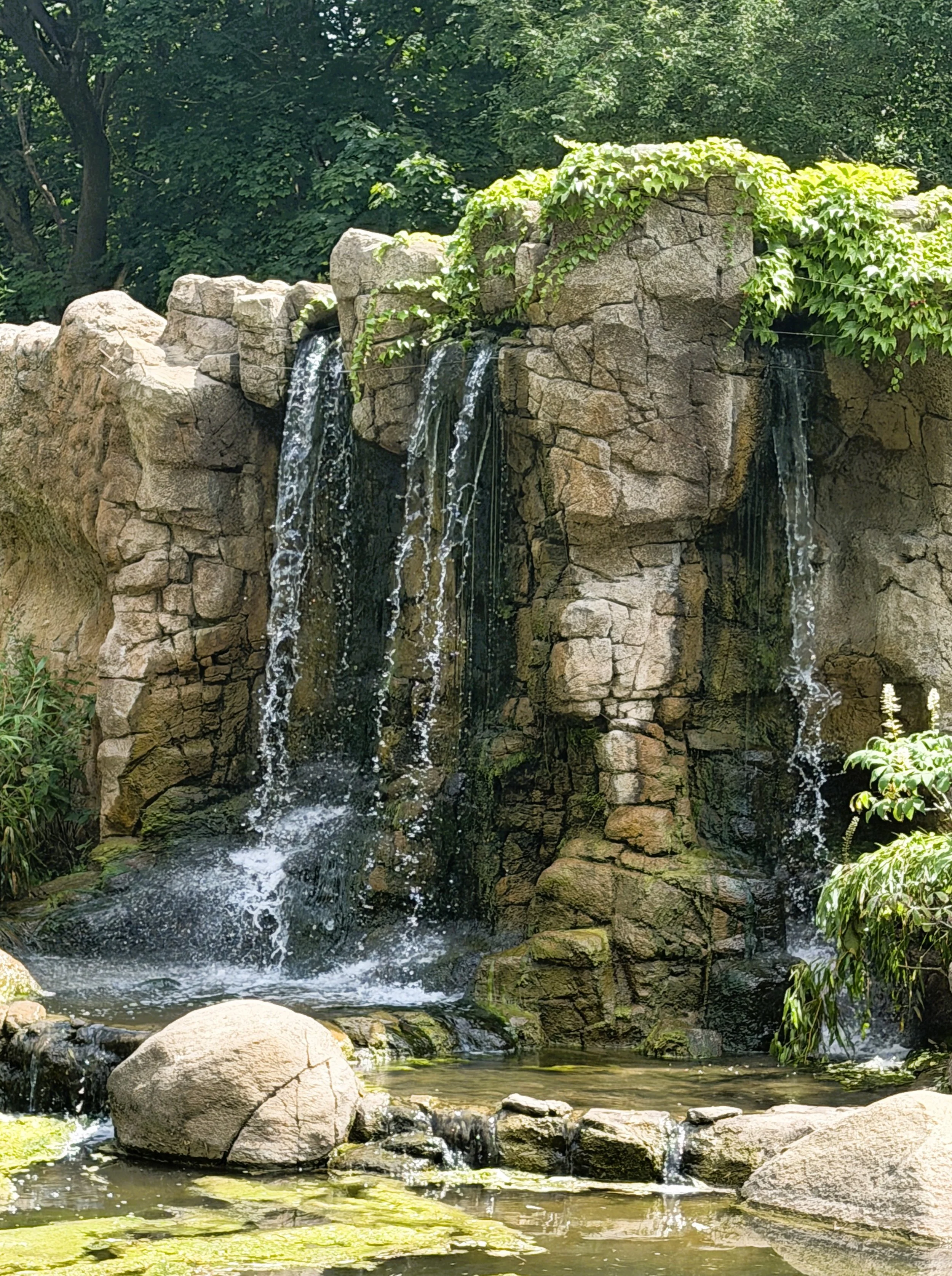 Tierpark Berlin, Wasserfall