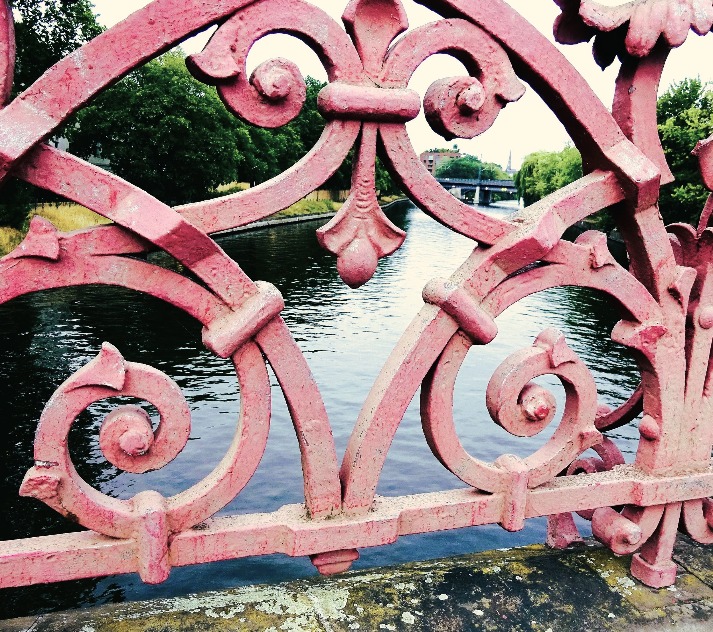 Berliner Brückengeschichten, Geländer der Lutherbrücke