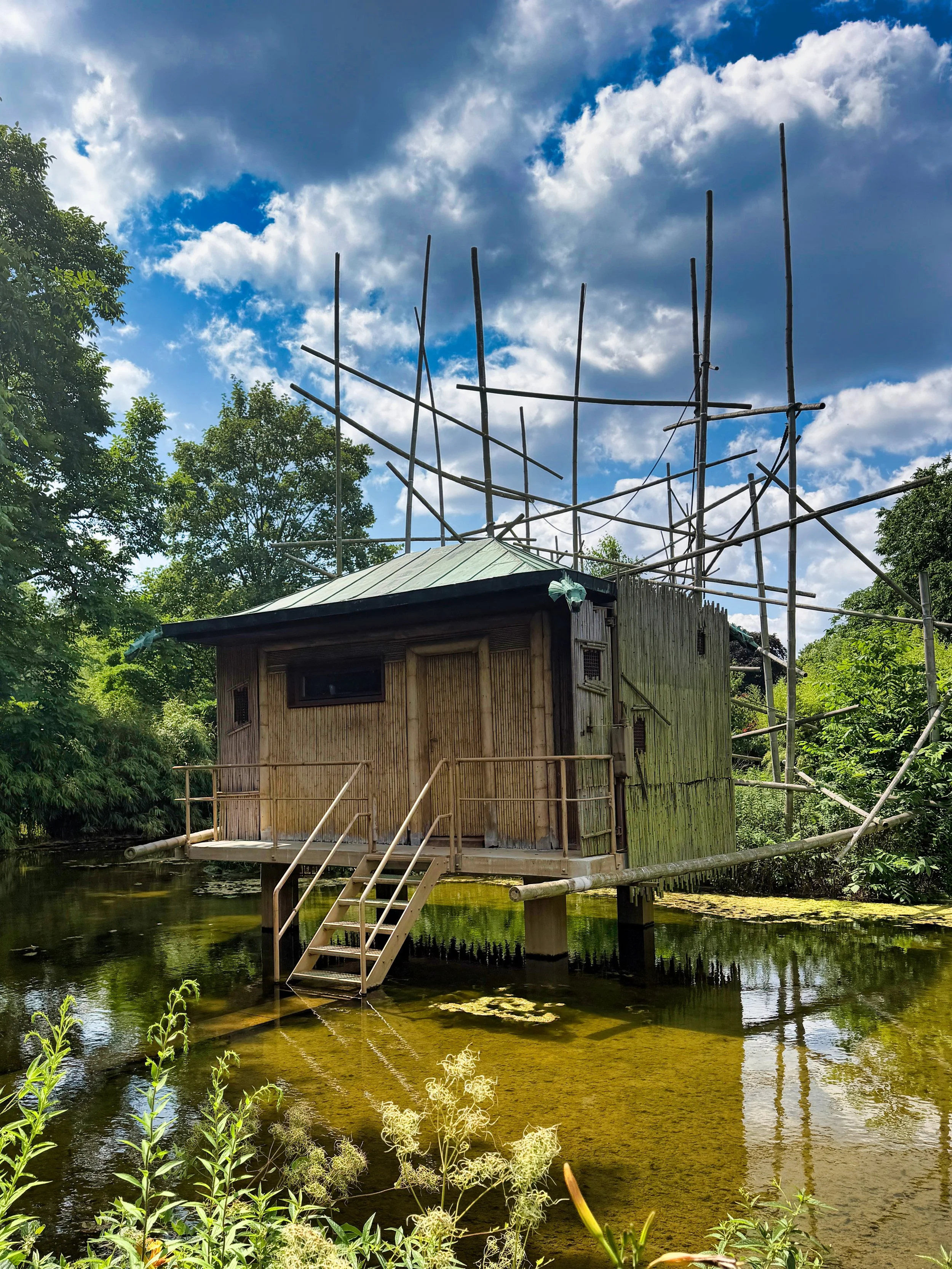 Tierpark Berlin, Kelong, Pfahlbaum Hütte