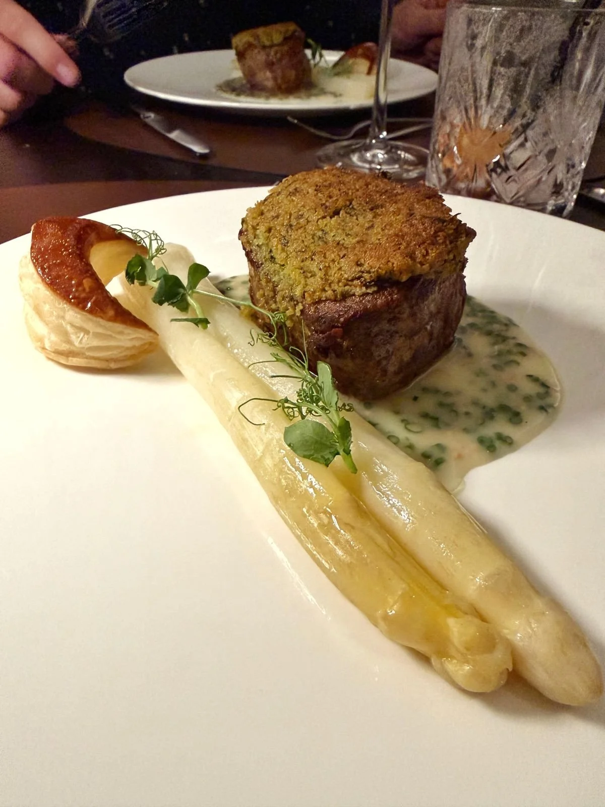 Rinderfilet und zwei Spargelstangen - Morgenpost-Menü April 2026 - Heritage