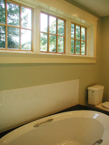  bath with high windows 
