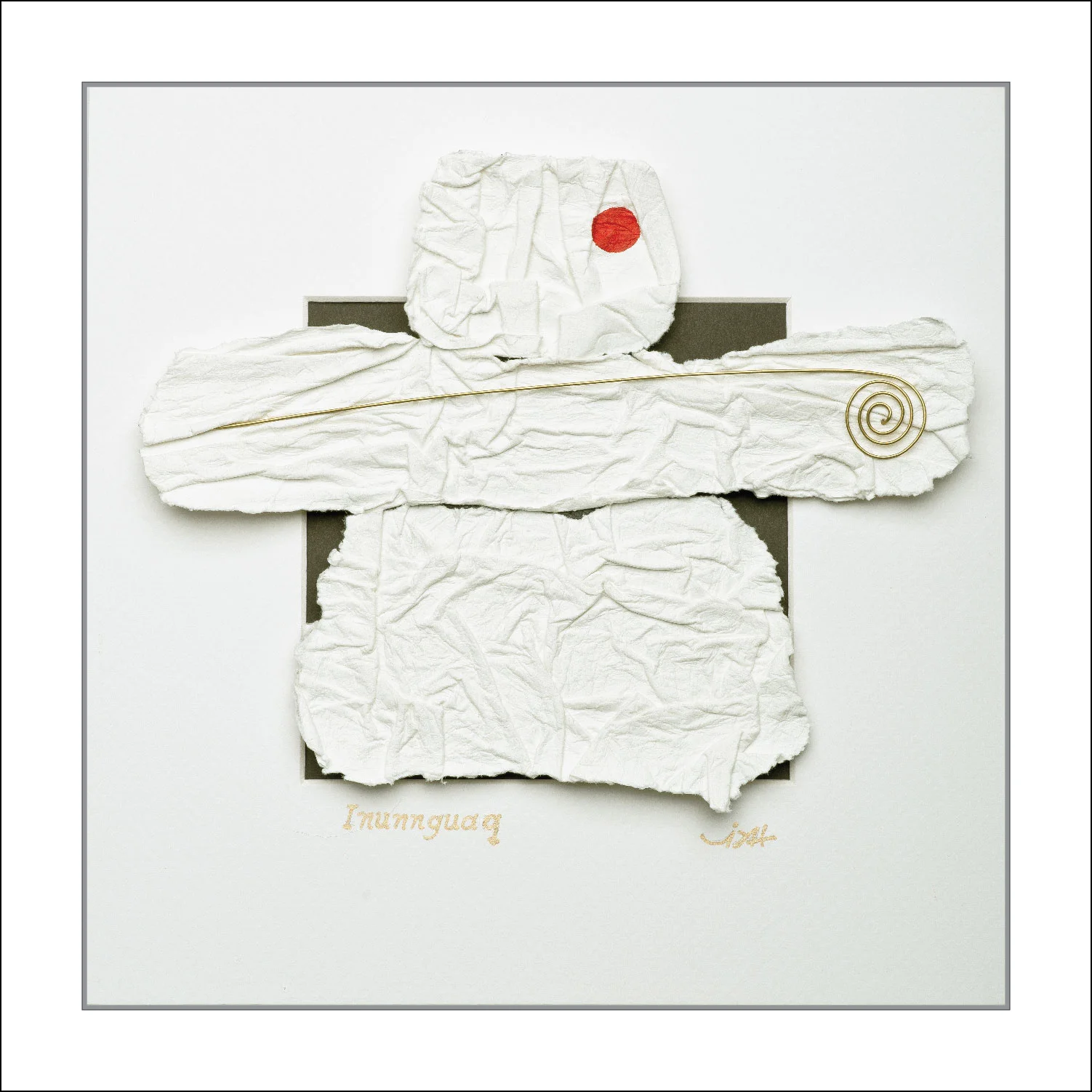 ''Inunnguaq'' Tableau-Sculpture en papier sans acide 185 gr, ajout de fil de laiton, acrylique dans un écrin blanc vitré de 10 po. X 10 po.