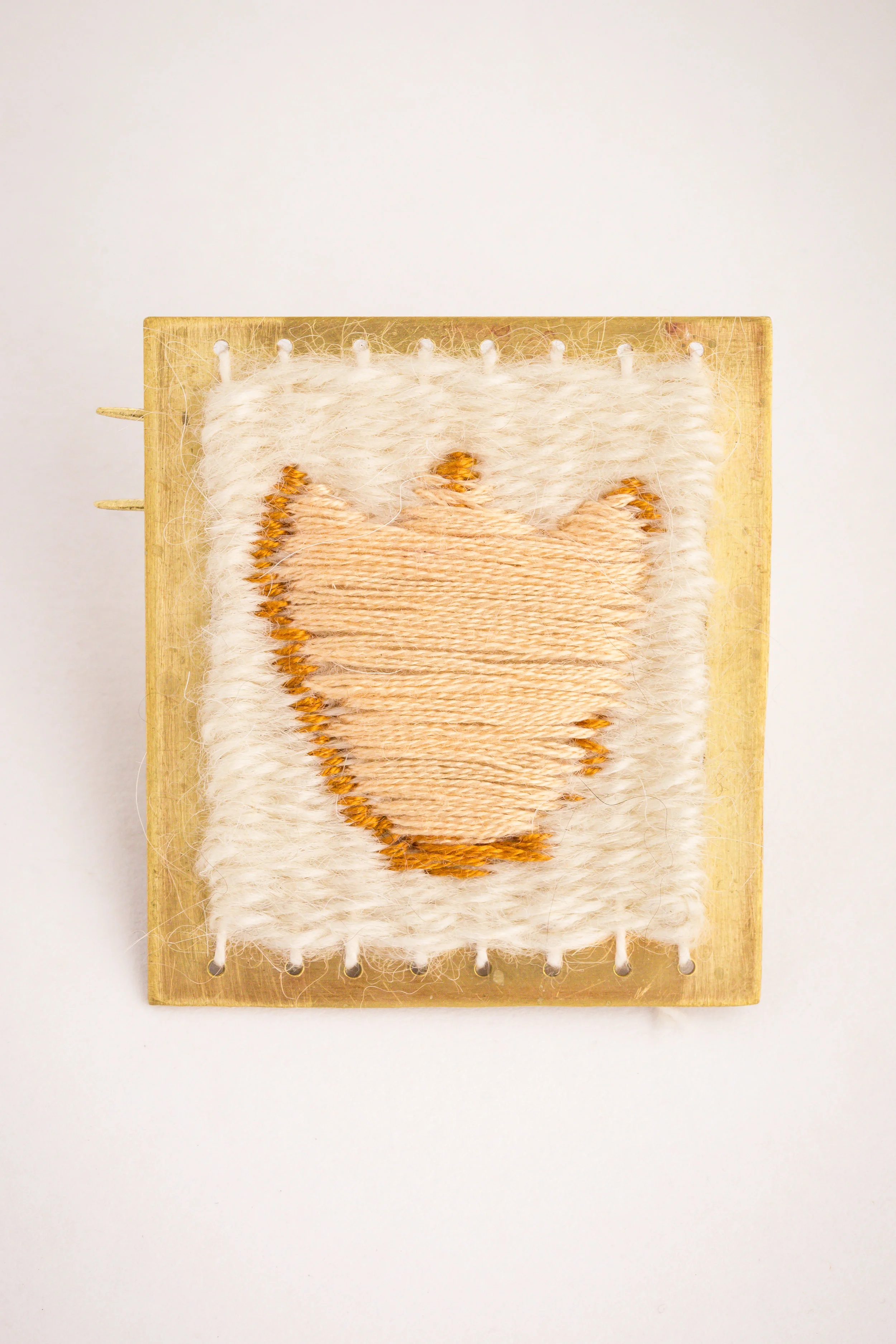 Footprint brooch (woven)