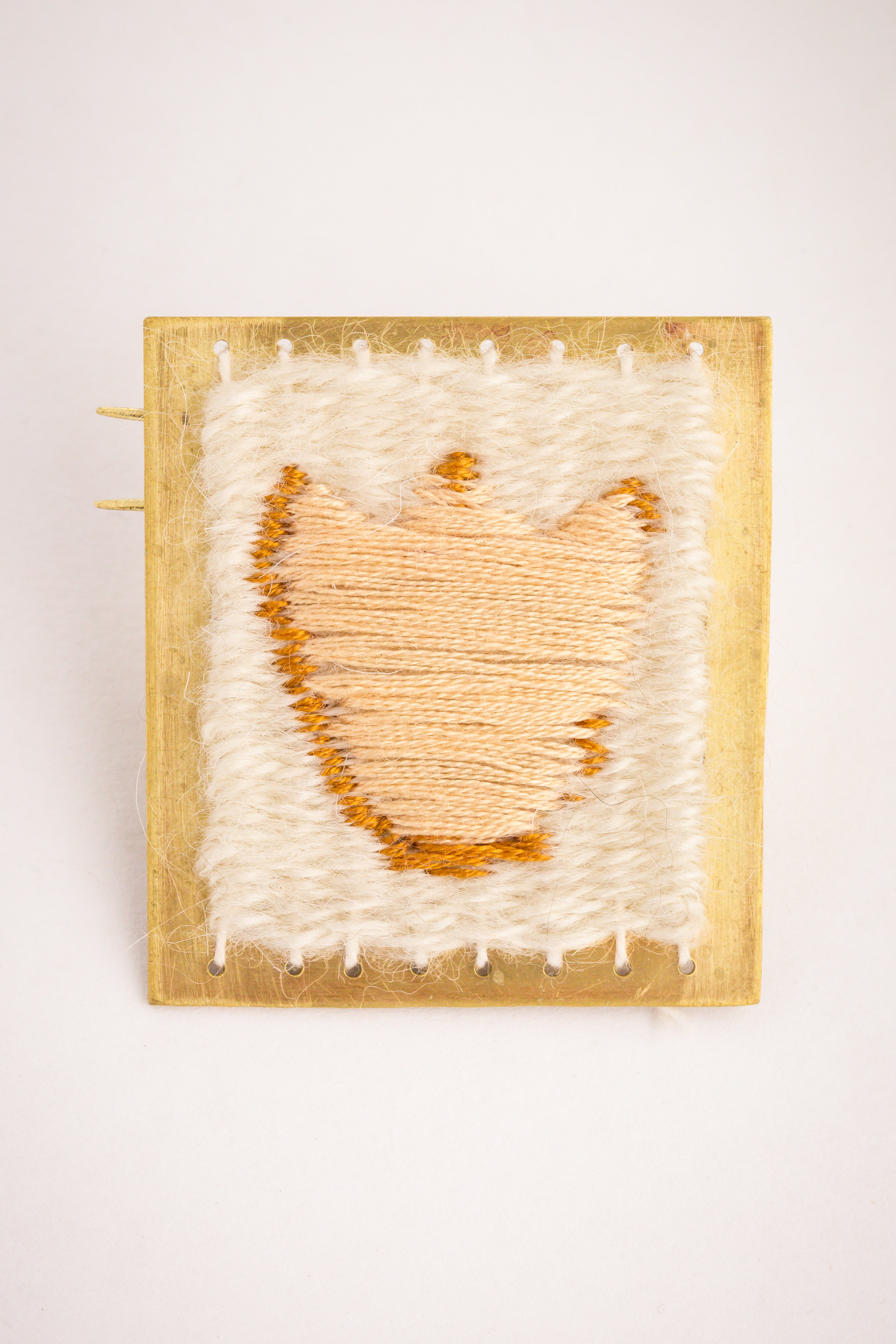 Footprint brooch (woven)