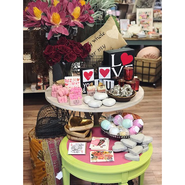 Valentines days is coming soon! We have the perfect gifts for your loved ones. Swipe ⬅️⬅️⬅️ to see the cards we have too😻