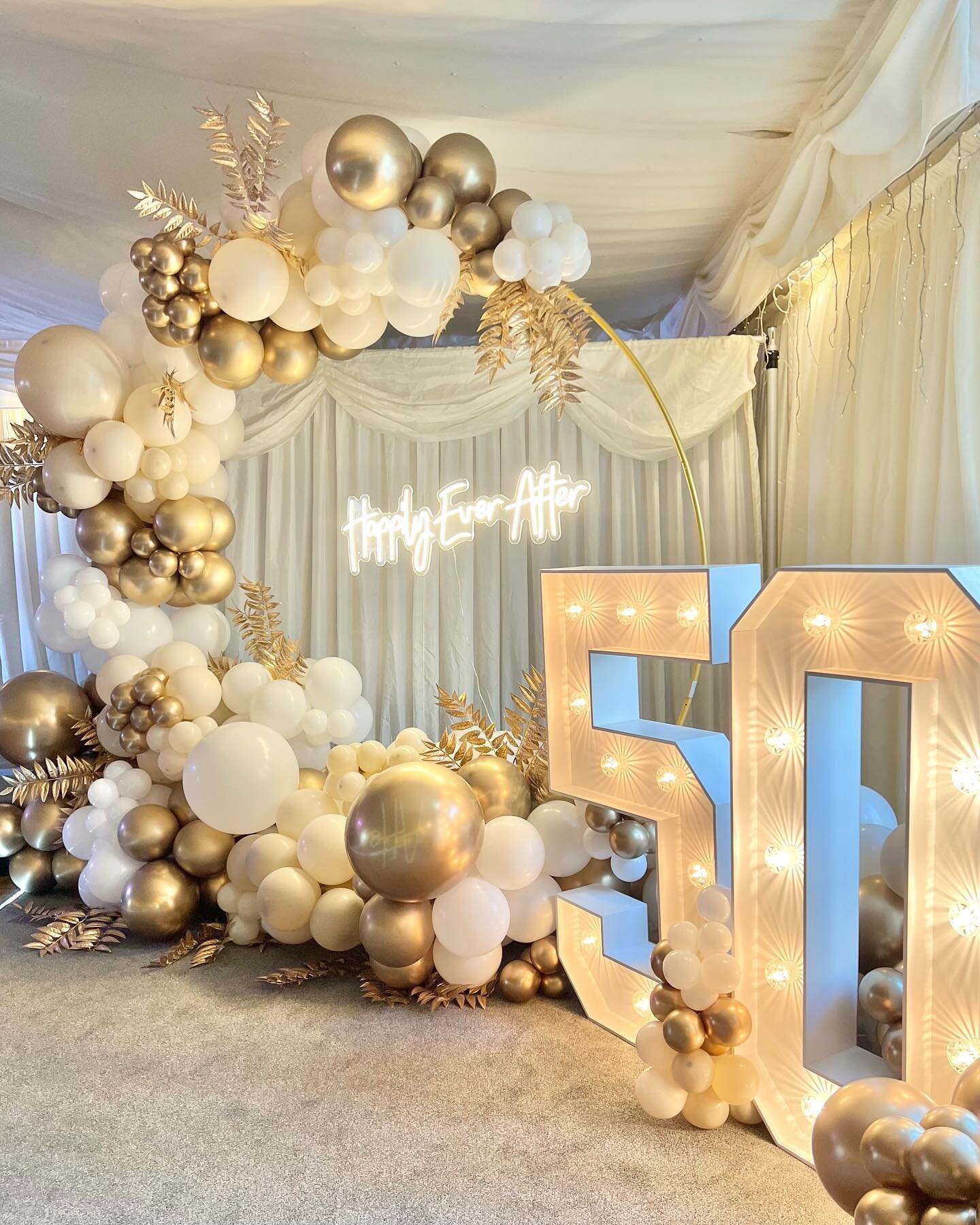 50 Years of Happily ever after! Loved this set up from Friday with our hoop and light up numbers @batchcountryhouse 

#balloonhoop #50thanniversary #goldenanniversary #balloonarch #somerset #lightupnumbers