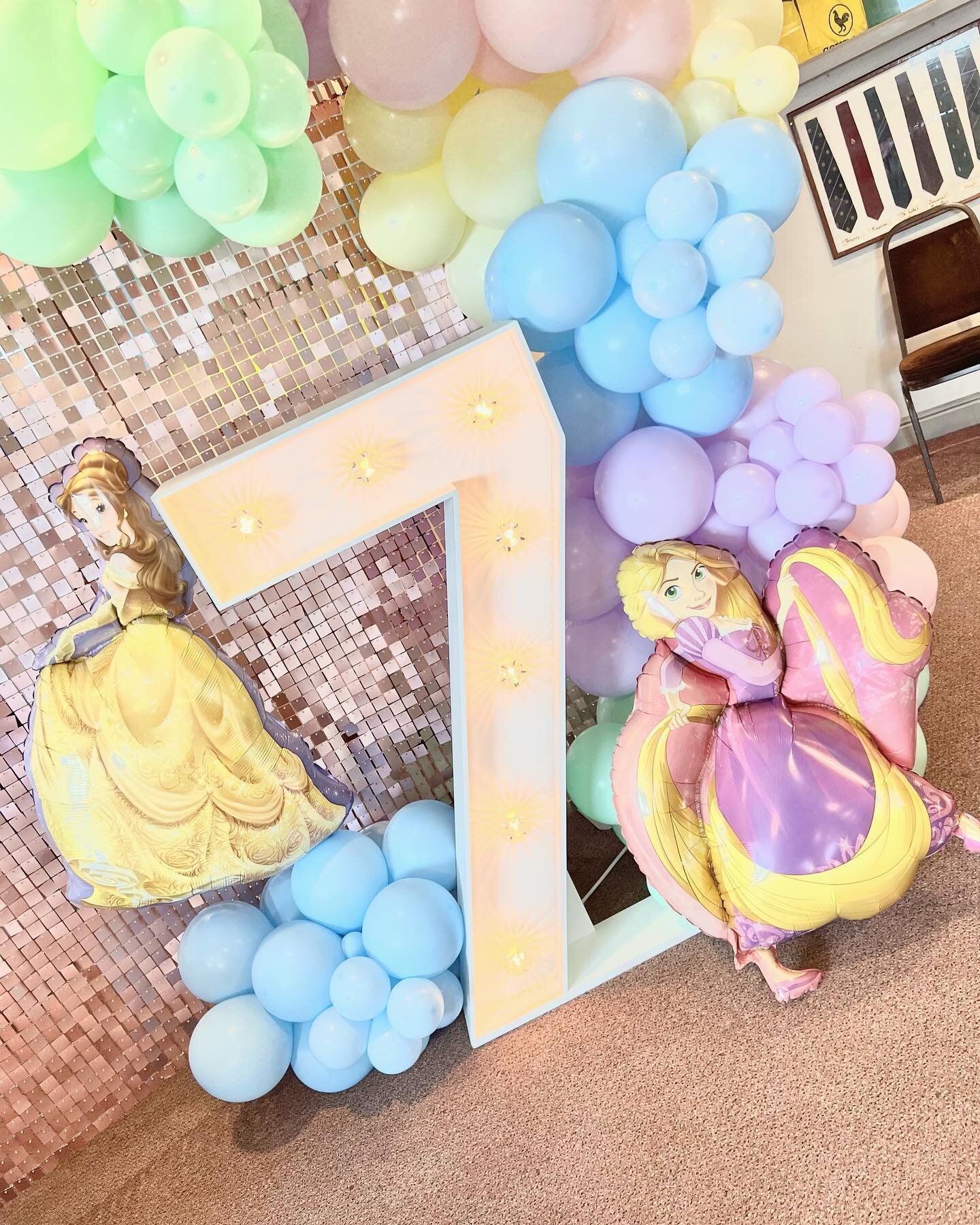 Making wishes come true. A very special setup for a special little girl with @makeawishuk 

Balloons, light up numbers and sequin wall all supplied by Partycraftballoons 

#makeawish #disney #disneyprincess #sequinwall #lightupnumbers #somerset #brid