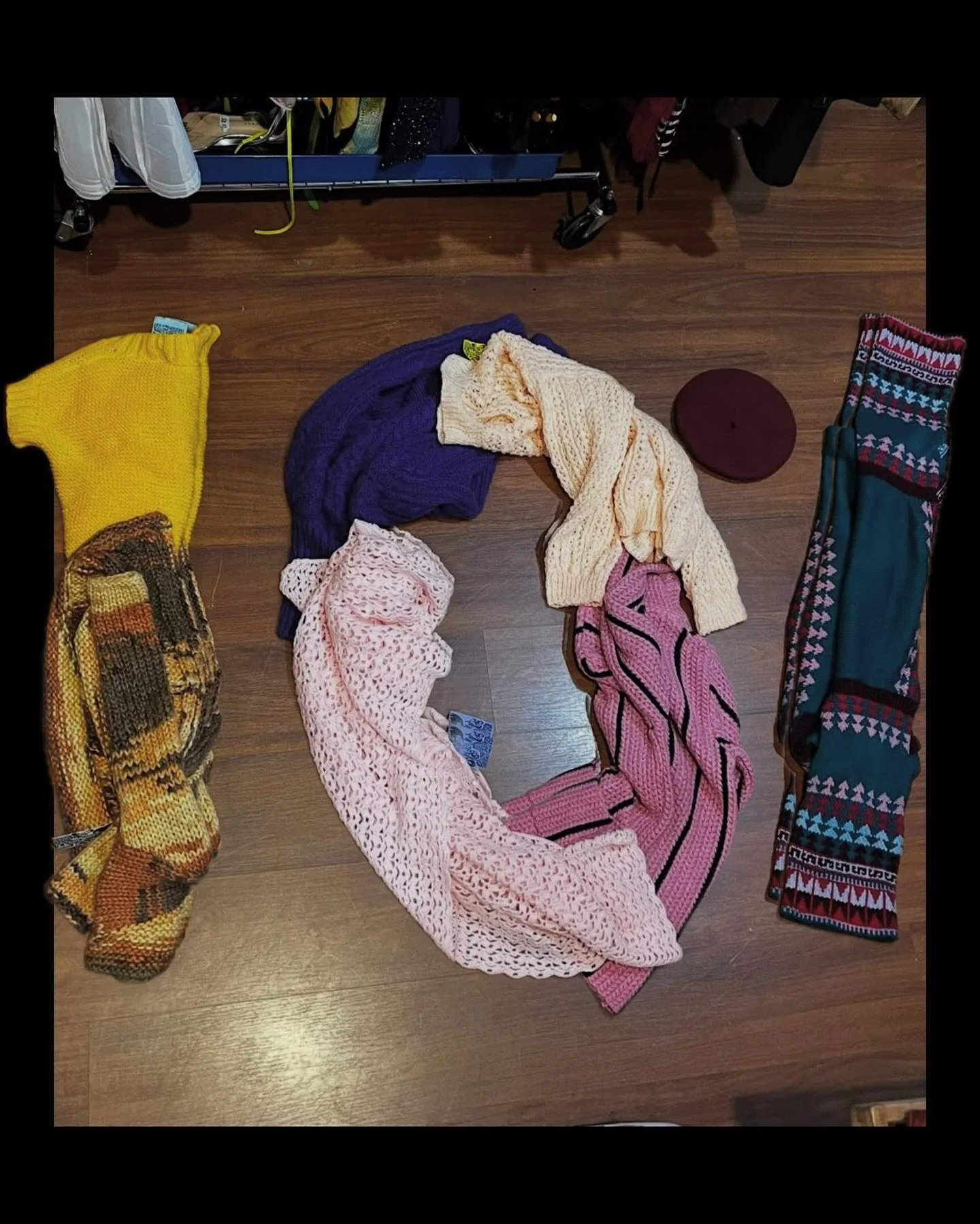 𝕭𝖊𝖆𝖙 𝖙𝖍𝖎𝖘 𝖑𝖆𝖘𝖙 𝖈𝖔𝖑𝖉 𝖋𝖗𝖔𝖓𝖙 with help from @sinda.vintage !

Take 𝟭𝟬% off all remaining winter items until then end of September! That&rsquo;s including ALL Fur and Leather Jackets, Knits, Sweaters, and Coats.
#weloveuSinda 

#st