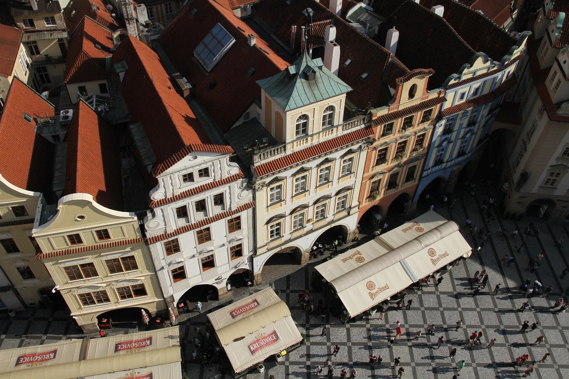 buildings-1207824_1920.jpg