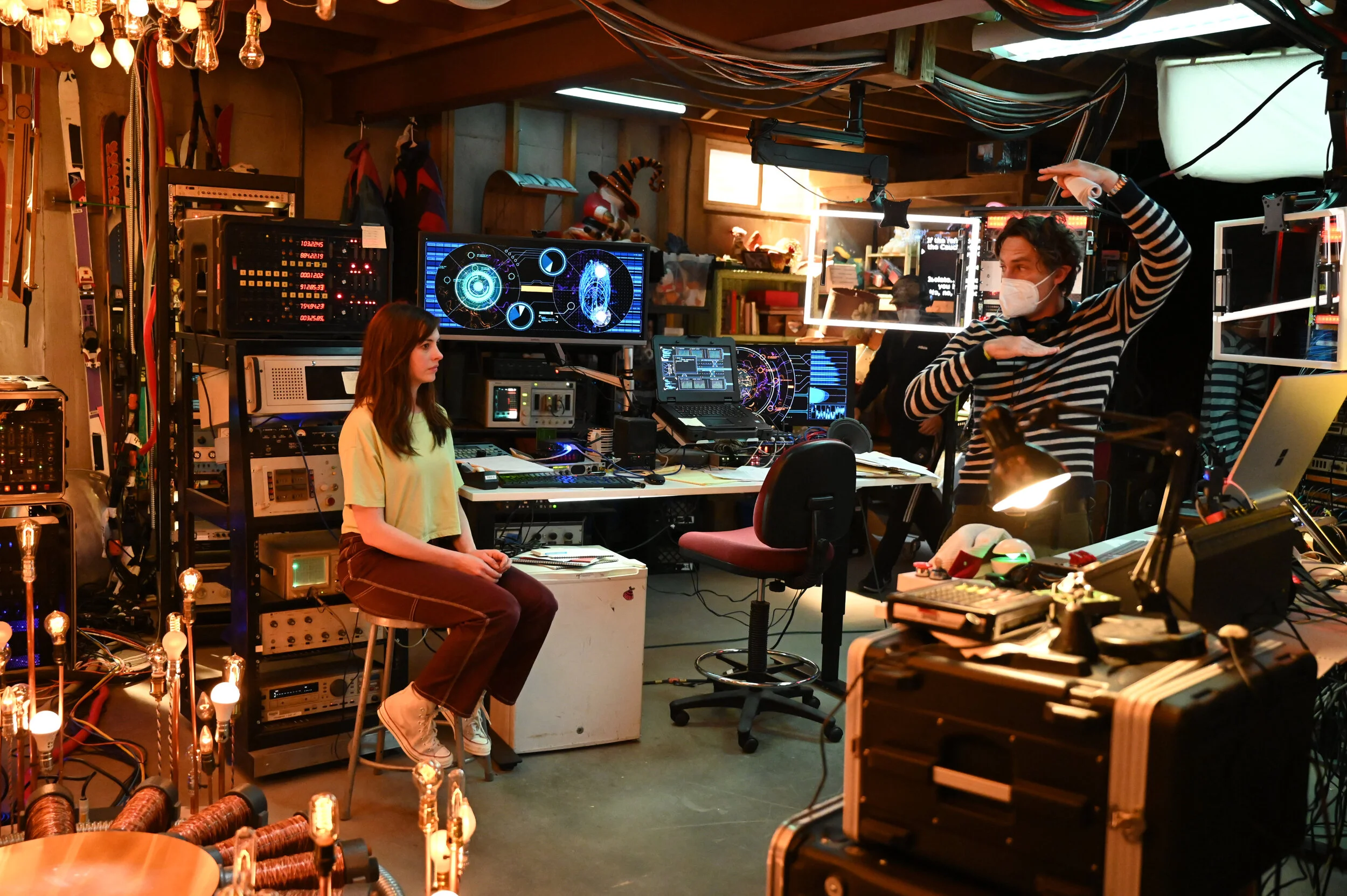 ANNE HATHAWAY AND  ZACH BRAFF, BEHIND THE SCENES OF SOLOS