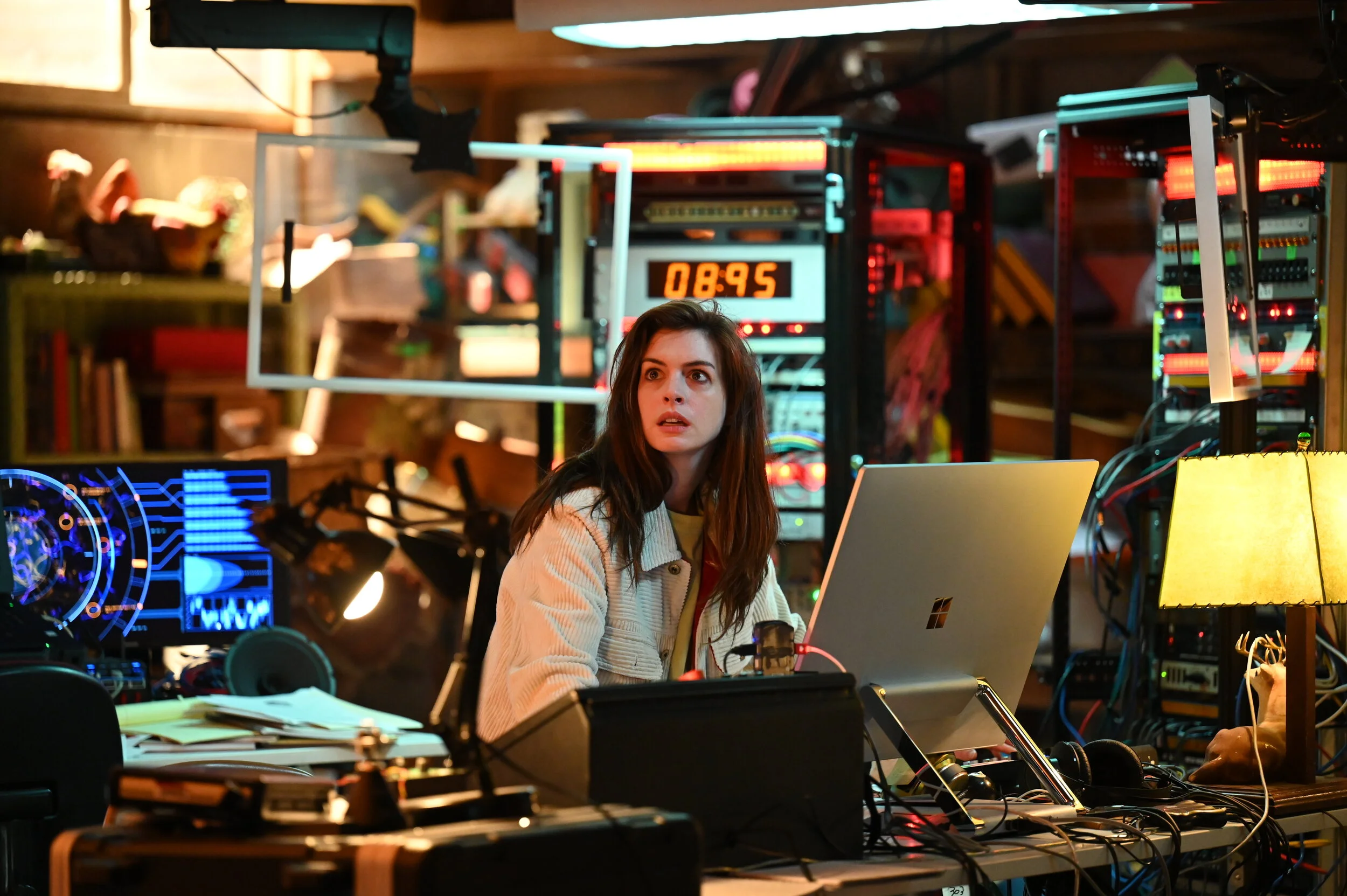 ANNE HATHAWAY IN SOLOS